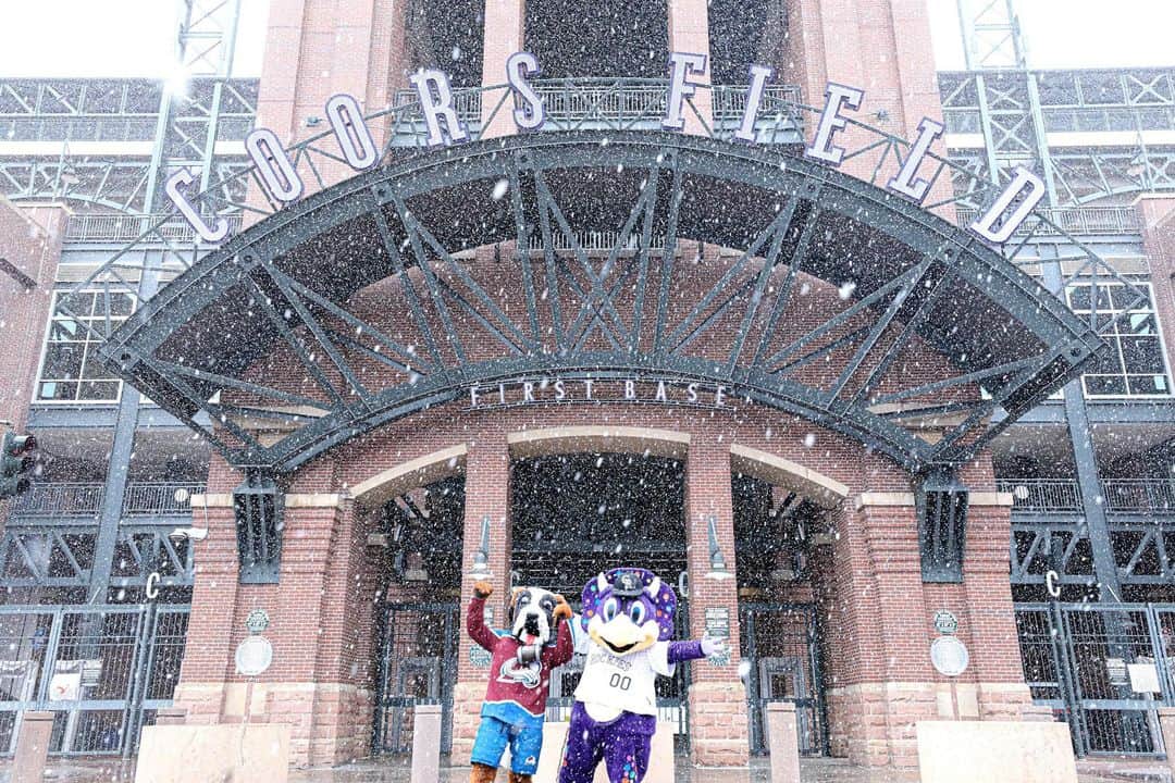 コロラド・ロッキーズのインスタグラム：「We heard the @rockies are going on a road trip! First stop Ball Arena! #GoAvsGo」