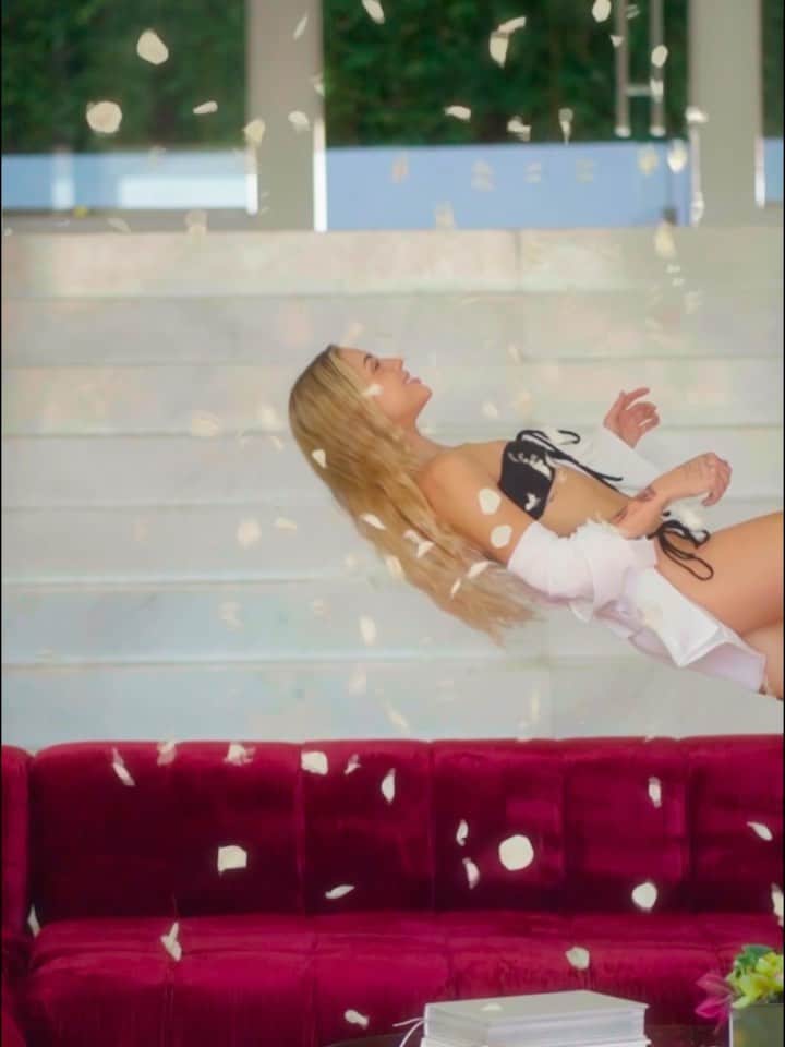 チャーリー・ジョーダンのインスタグラム：「Cause I’m fallin…❤️ Link in bio  VC @jinks.la」
