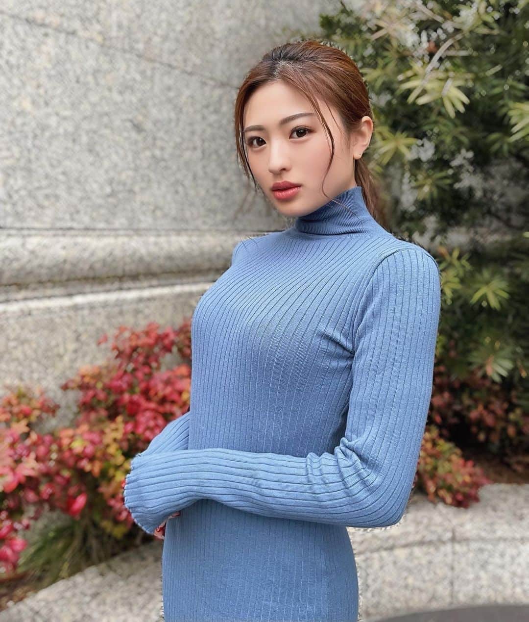 MIYABIのインスタグラム：「名付けて✨ ピタピタ💙アバター👽ワンピース👗  ど〜う？😚  今日は撮影に行ってきまぁす📸  素敵な1日を💙💙💙  #ピタピタワンピース  #海外ファッション」
