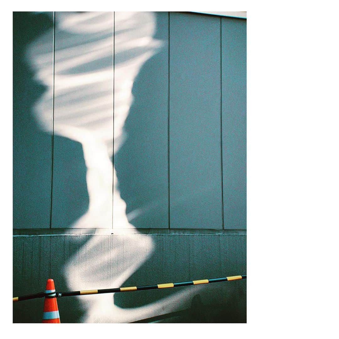 小原好美さんのインスタグラム写真 - (小原好美Instagram)「反射  #何かに反射して壁に光があたってる」1月27日 10時53分 - konomi_kohara0628