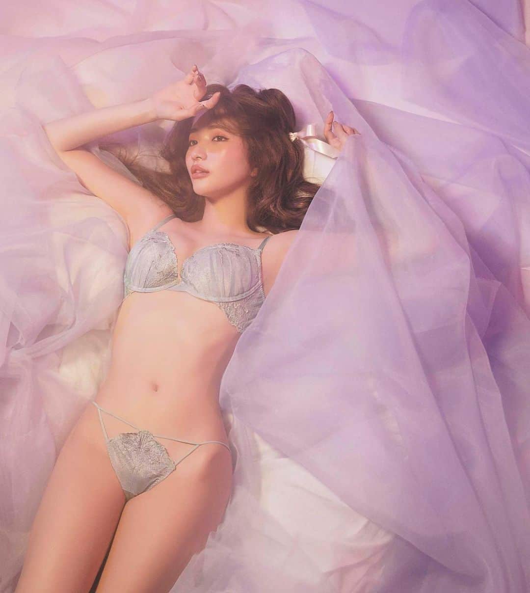 南りほのインスタグラム：「公開されました💋 ここから見てね❤️‍🔥 @ravijour_official  #RAVIJOUR #ラヴィジュール」