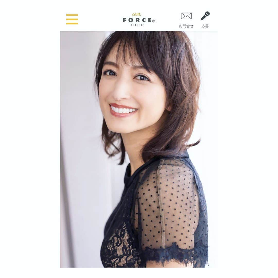 望月理恵さんのインスタグラム写真 - (望月理恵Instagram)「事務所のプロフィール写真が 変わりました。  前の写真、キリっとしてて 私は気に入っていましたが 不評でした😂  比べてみていかがですか？ (２枚目が前回の写真) 6年前ぐらいです。  #プロフィール写真 #セントフォース #変えたほうがいいと 何度言われたことか！笑笑 ショートカットにした時に 社長に新しくしようと言われましたが、 流れ流れて、、 今の写真になりました。 #プロフィール写真って大事ですかね？ #あの本の使い回しとか言わないで笑笑 #6年前の写真を見て思うこと 44歳は若かった。」1月27日 21時02分 - mochiee28