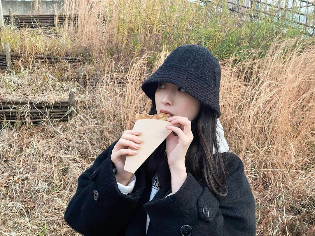 永井理子のインスタグラム：「きのう、クレープ食べました😋  シュガーバターのクレープはじめてだったんだけど もちもちで美味しかったぁ。」