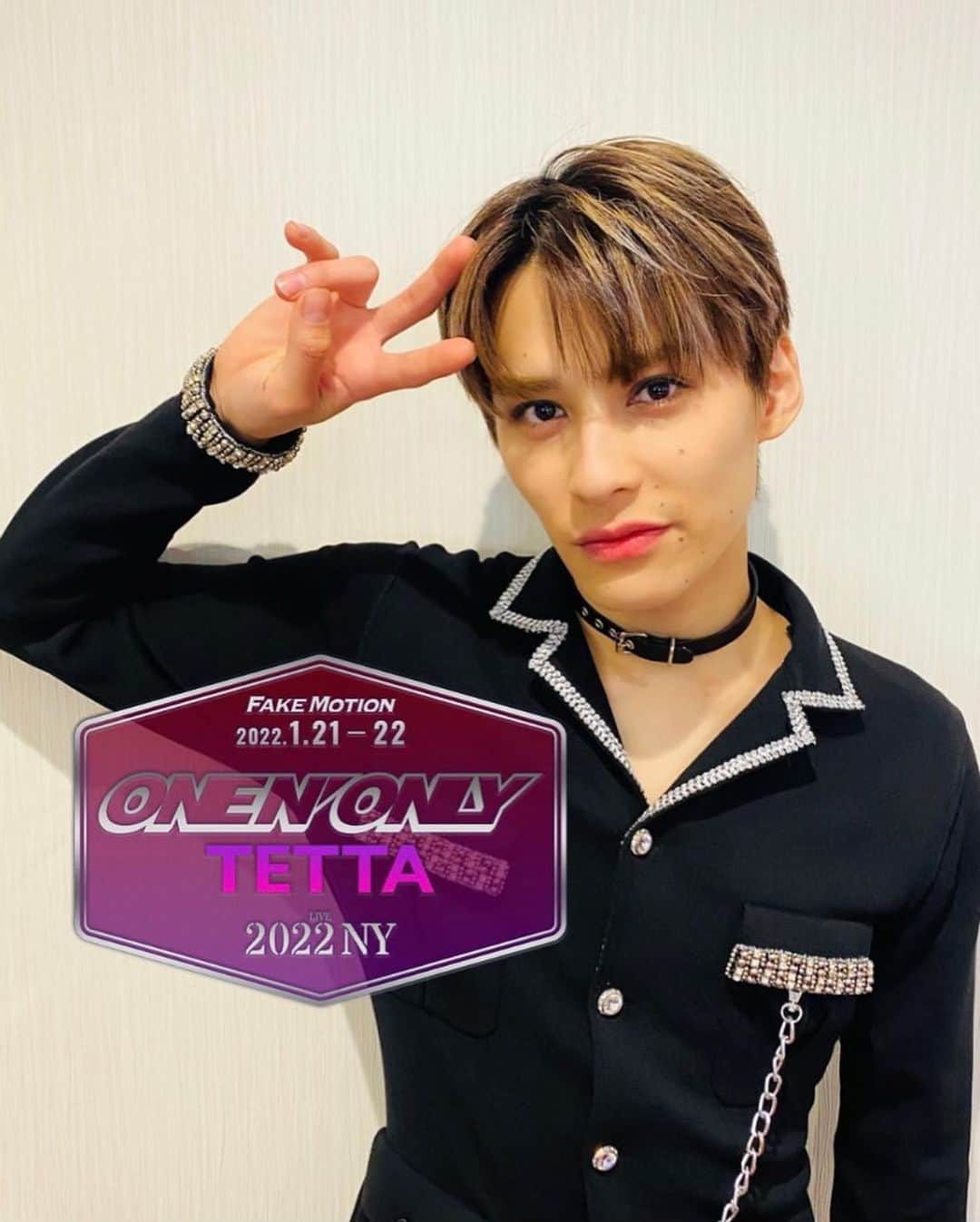 【公式】FAKE MOTION -卓球の王将-のインスタグラム：「. ／ #FAKEMOTION LIVE 2022 NY ＼  ⭐️⭐️⭐️ ファンクラブ会員限定🏓 デジタルコラボスタンプ 本日1/27（木）17:59まで ⭐️⭐️⭐️  🔗詳細こちら https://fc.fakemotion.jp/live/2022nylive/  🎥アーカイブ配信中🎥  📌配信チケット購入 ～1/30（日）22:00まで  📌アーカイブ配信  ～1/30（日）23:59まで  🎫配信チケット購入はこちら https://www.fakemotion.jp/live/2022nylive/  #フェクモ #フェクライ #ONENONLY #原因は自分にある #EBiDANNEXT」