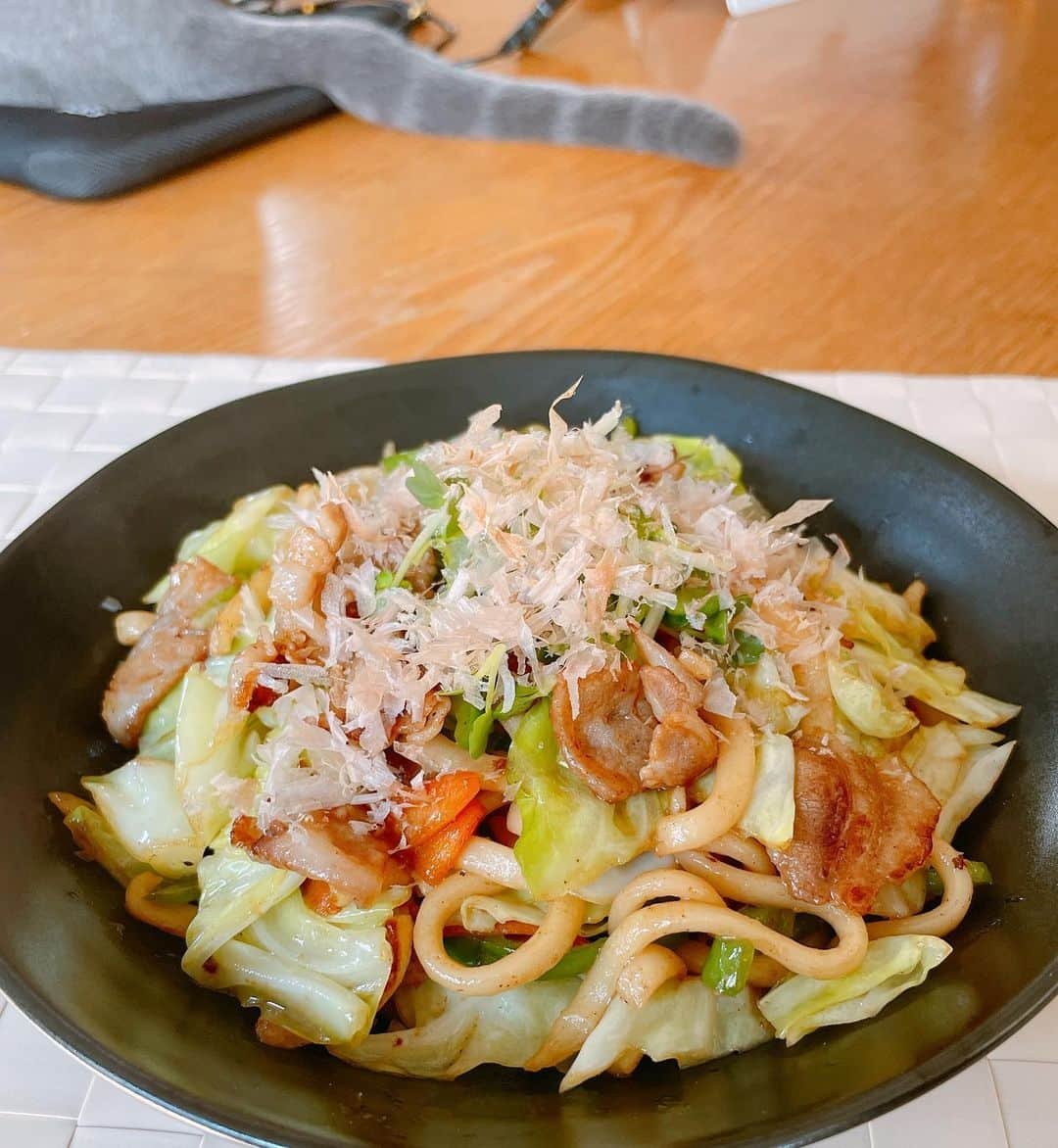 葉月里緒奈さんのインスタグラム写真 - (葉月里緒奈Instagram)「本日のランチは焼きうどんか明太子クリームパスタになります。 #おうちごはん#ランチ#焼きうどん#豚肉にお酒とオイスターソースで下味#コクが増す#明太子パスタ #明太子クリームパスタ#青紫蘇スプラウトトッピング#紫蘇が苦手なjkは#貝割れトッピング#夕ご飯の仕込みも完了#rionahazuki」1月27日 12時42分 - riona_hazuki