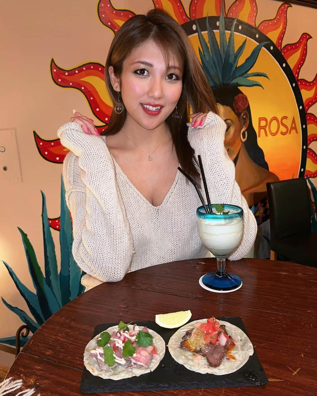 神谷麻美さんのインスタグラム写真 - (神谷麻美Instagram)「#メキシコ料理 すごく美味しかったぁ🥰💕🇲🇽  #トルティーヤ 好き🥰❣️✨ 美味しすぎ～🥰💕🔥🌮💕 いろんな種類あったよ☺️💕  駅近でメキシカンを味わえ、可愛い店内や料理、happyな音楽を楽しめるお店だよ🥑🌶️🌮💕✨  #恵比寿ソナロッサ 🌵💛  #恵比寿グルメ #恵比寿ディナー」1月27日 13時32分 - asamice428