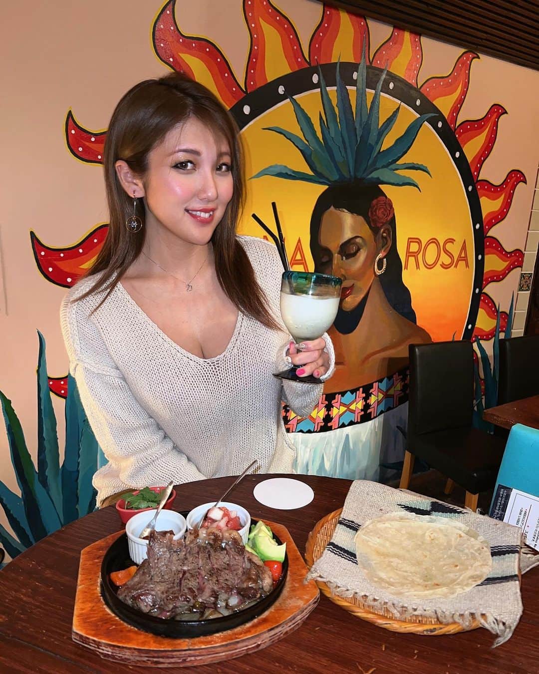 神谷麻美さんのインスタグラム写真 - (神谷麻美Instagram)「#メキシコ料理 すごく美味しかったぁ🥰💕🇲🇽  #トルティーヤ 好き🥰❣️✨ 美味しすぎ～🥰💕🔥🌮💕 いろんな種類あったよ☺️💕  駅近でメキシカンを味わえ、可愛い店内や料理、happyな音楽を楽しめるお店だよ🥑🌶️🌮💕✨  #恵比寿ソナロッサ 🌵💛  #恵比寿グルメ #恵比寿ディナー」1月27日 13時32分 - asamice428