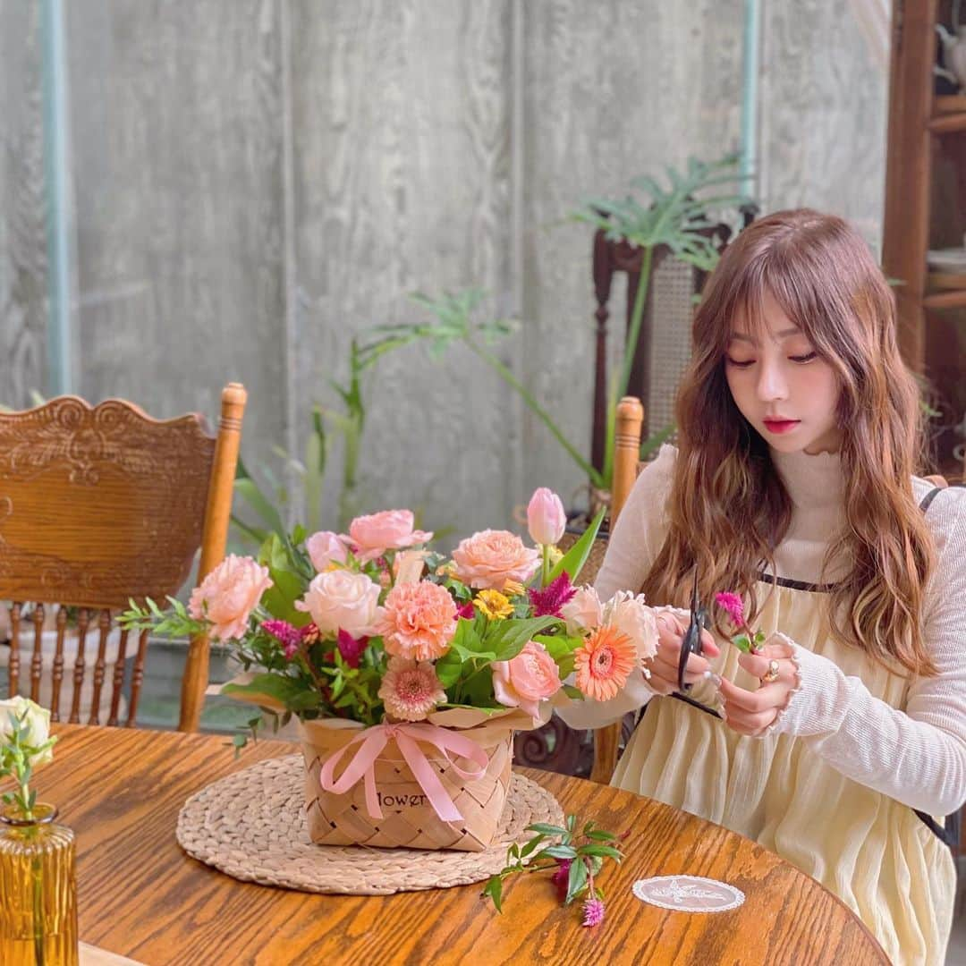 ジョンヨさんのインスタグラム写真 - (ジョンヨInstagram)「여자여자한 취미생활 좀 해봅시다 💐💐💐#꽃꽂이 培养点娘里娘气的爱好哈哈#插花」1月27日 13時40分 - imfishdo