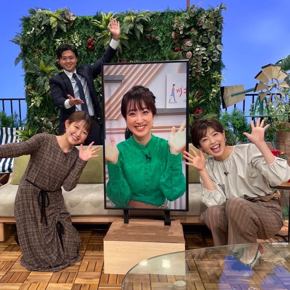 川田裕美のインスタグラム：「読売テレビ『ツキいちanna 』生放送でした😊大阪に行けず東京からの出演でしたが、林アナウンサー、諸國アナウンサー、大野アナウンサーと一緒に仕事ができて嬉しかったーー！✨✨次はスタジオに行きたい！😆 #ツキいちanna #ytv」