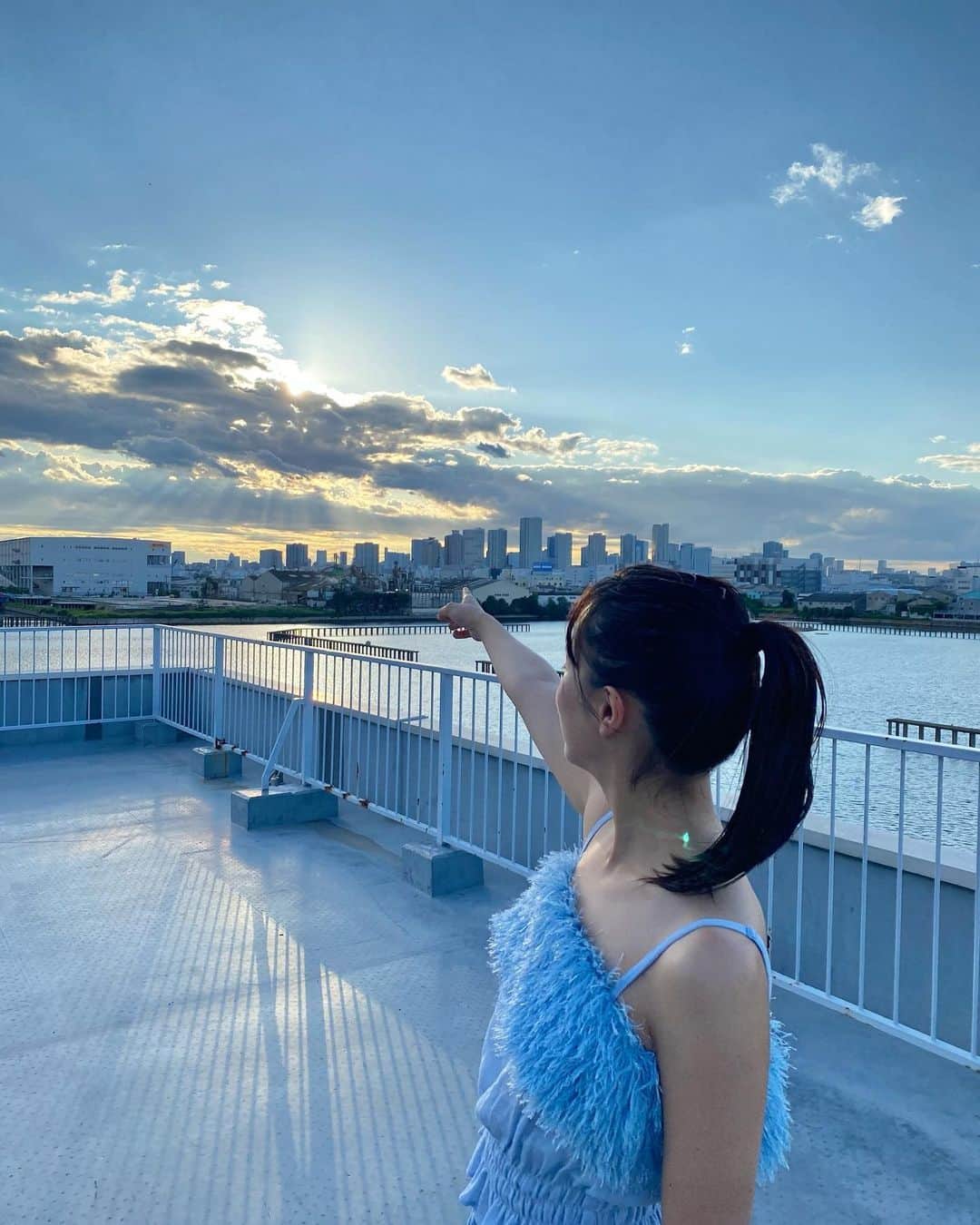 関水渚さんのインスタグラム写真 - (関水渚Instagram)「MGです！ 2022年カレンダーのオフショットです🐯🤍  2枚目は空が綺麗だから見てくれと言ってます☺️ 晴れていてすごく良い天気でした〜！  気になる方ネットで買えますので、ぜひご覧ください！」1月27日 16時02分 - nagisa_sekimizu