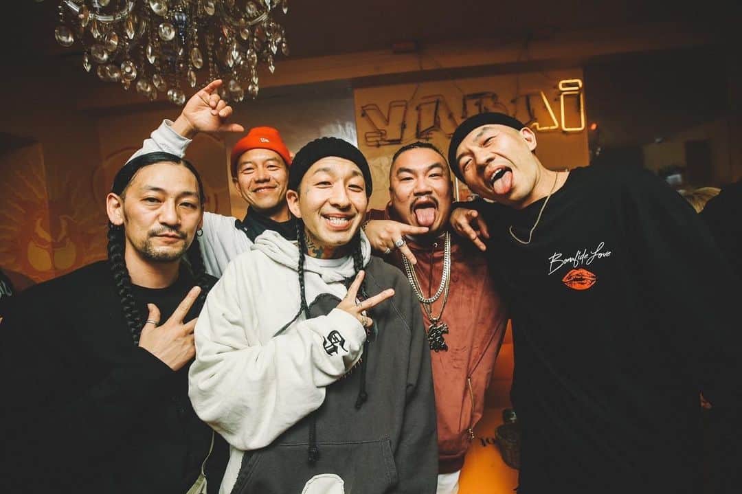 孫GONGのインスタグラム：「MIGHTY CROWNと山嵐と曲やる🔥  legendと最高の夜🤝  @samicrown_lens  @mastasimon  @takeshibassxx  @yamaarashi07 @japanese_magenese_official  photo @tana_guidance_shot」