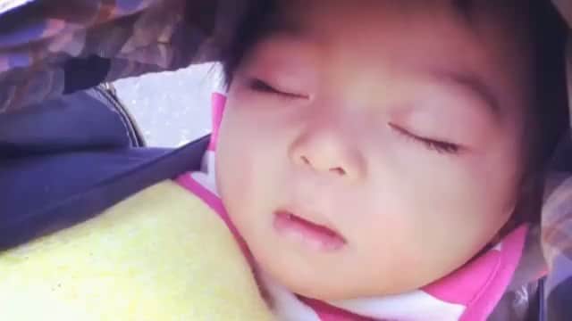鈴木サチのインスタグラム：「. 9年前ぐらいの動画が出てきたー。 . 懐かしい😍 . 2人とも本当に大きくなったよなー✨✨😭 . #ママ #ママモデル #モデル #3児マ#長女 #長男」