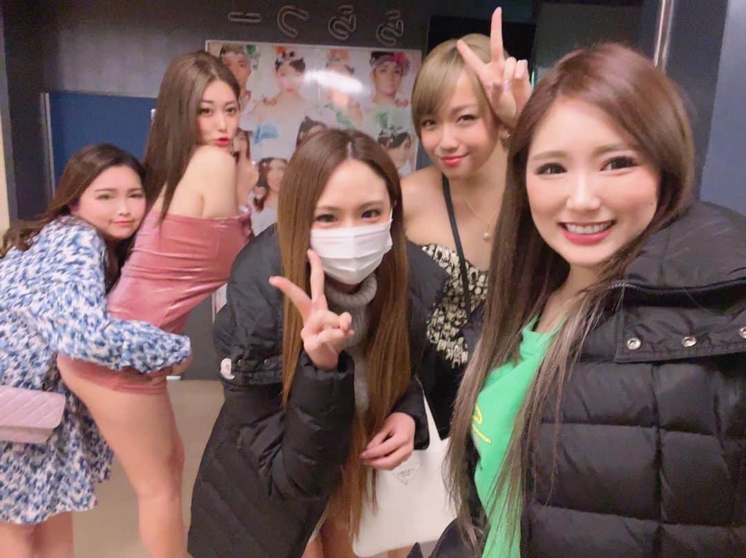 星乃麻梨花のインスタグラム：「残り3日🥺💓💓  もう私からは来てとは言いません😋 辞めるの知って来てくれた方達、皆だいすき♡  いつも感謝だけど 最後となると、本当に来てくれたらホッとするし あぁ、改めて本当に感謝だなぁ って感じる🥺🥺  素晴らしい人達に会えたから 夜やっててよかったなって思える💓  そして辞めるの知ってるのに来てくれる方は、付き合い長いお客様が多くて 感動してる🥲🥲  行く行く詐欺だったり コロナもあったりで 色々思うことはあったけど もう吹っ切れた🤗  残り少ないけど 最後のホステス楽しみます💓  #バルセロナグループ #キャバ嬢 #キャバクラ #六本木 #札幌 #すすきの  #美女 #美人 #美容 #可愛い #ニュークラブ #ホステス #ススキノ#ラウンジ #ガールズバー #飲み屋 #水商売 #呑み #キャバ #かわいい女の子 #さっぽろ #ラウンジ嬢 #ポケパラ #ナイツ #ニュークラ #ニュークラ嬢 #すすきのグルメ #札幌観光 #桃李 #銀座」