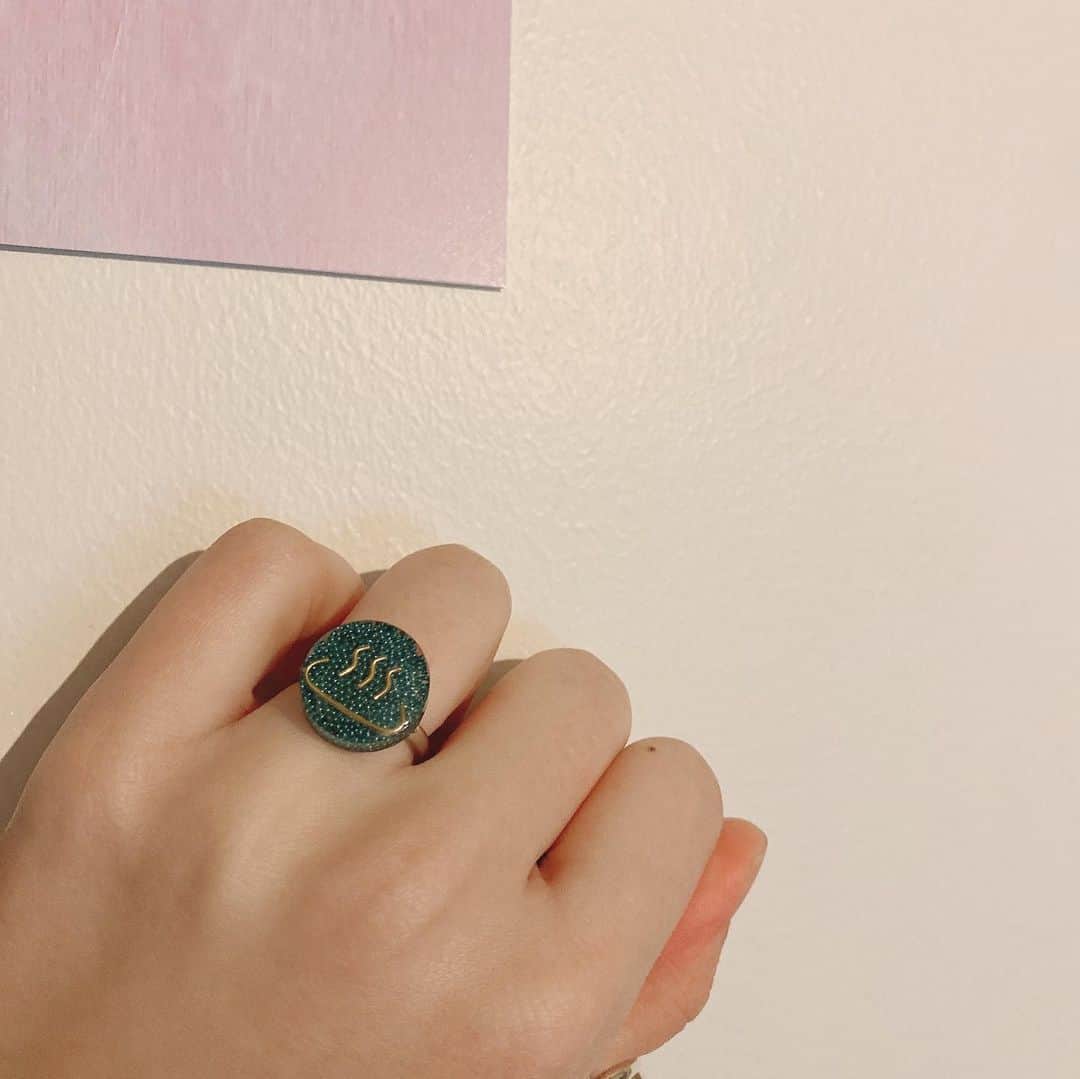 真奈さんのインスタグラム写真 - (真奈Instagram)「SAUNA ESCAPEしてきた🧖‍♀️  01/30まで！ とっても可愛いアイテムばっかりでした。 特にあたしはこの指輪に…… 一目惚れ……♨️  固形石鹸入れとか実用性ありすぎて 助かりやした🧼  #saunaescape #sentoforever  #♨️ #🧖‍♀️ #サウナ女子 ♡︎ #lmc #まなてぃのふく」1月27日 18時24分 - manatmnt0116