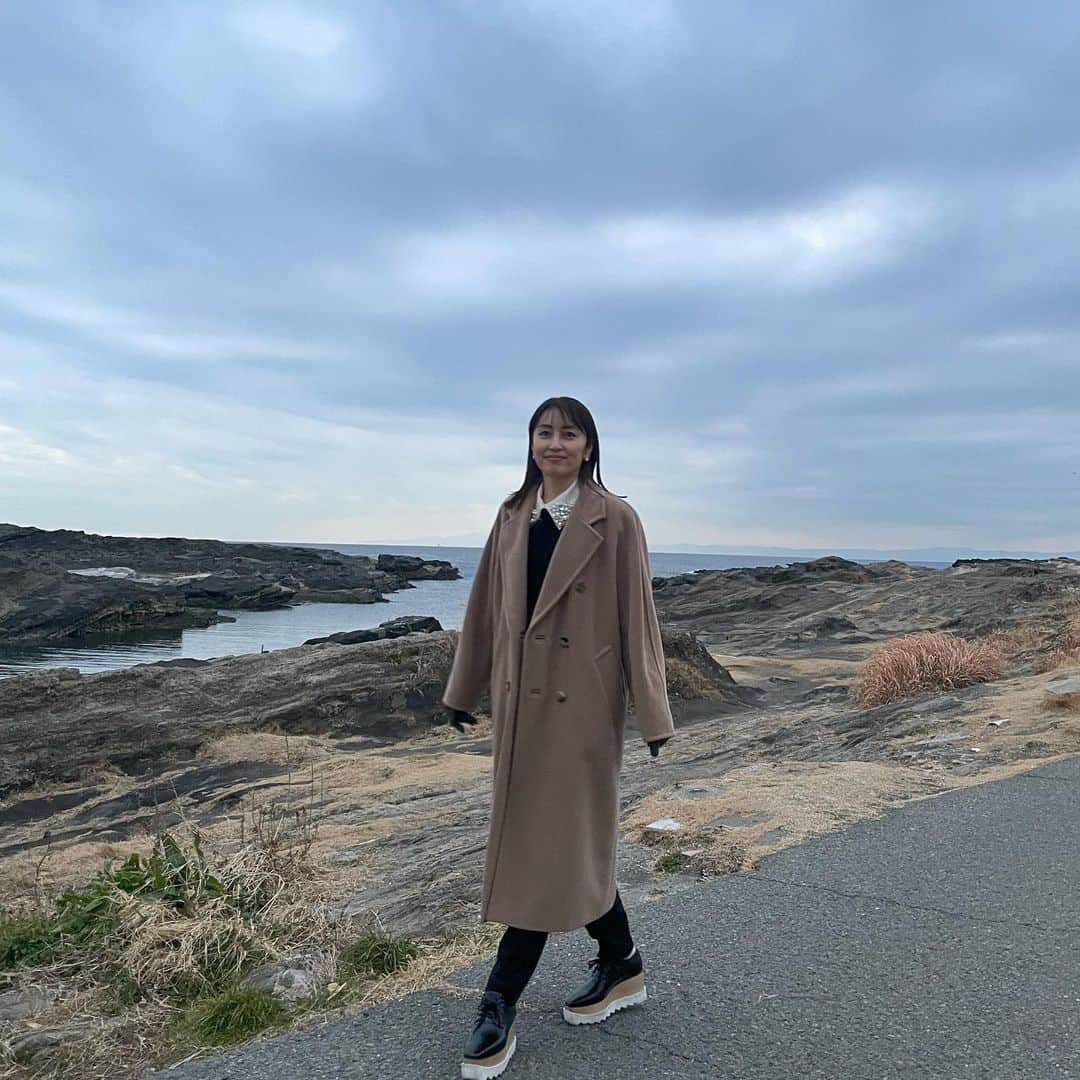 矢田亜希子さんのインスタグラム写真 - (矢田亜希子Instagram)「今日は朝から海方面でずっとロケ‼︎ 楽しすぎなロケでした🤣🤣🤣 #番組#ロケ#楽しいロケ#楽しいメンバー#笑いすぎた#気がついたらもう日が暮れていた#明るいうちに写真撮りそびれました 襟付きニット可愛かった💕 @lanvincollection」1月27日 19時29分 - akiko_yada