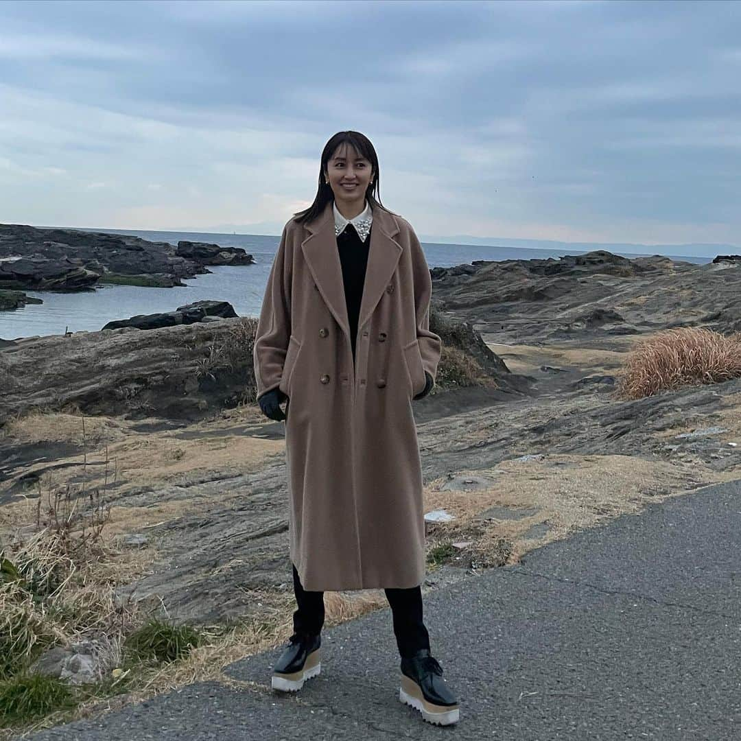 矢田亜希子さんのインスタグラム写真 - (矢田亜希子Instagram)「今日は朝から海方面でずっとロケ‼︎ 楽しすぎなロケでした🤣🤣🤣 #番組#ロケ#楽しいロケ#楽しいメンバー#笑いすぎた#気がついたらもう日が暮れていた#明るいうちに写真撮りそびれました 襟付きニット可愛かった💕 @lanvincollection」1月27日 19時29分 - akiko_yada