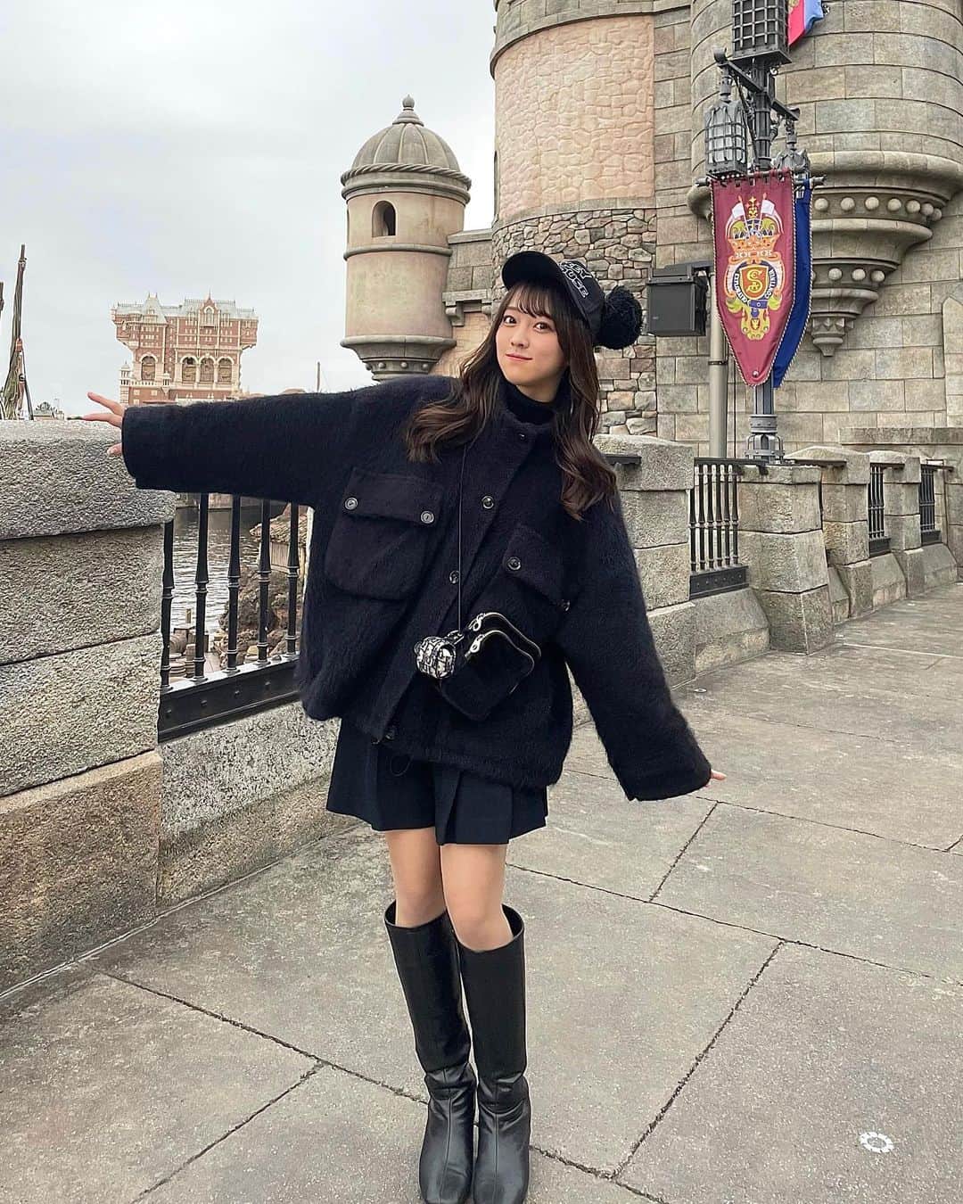 川畑綾理のインスタグラム：「ＤＩＳＮＥＹ- ＳＥＡ‼︎  .  #disney #disneysea #ディズニーシー #ディズニーコーデ #02」