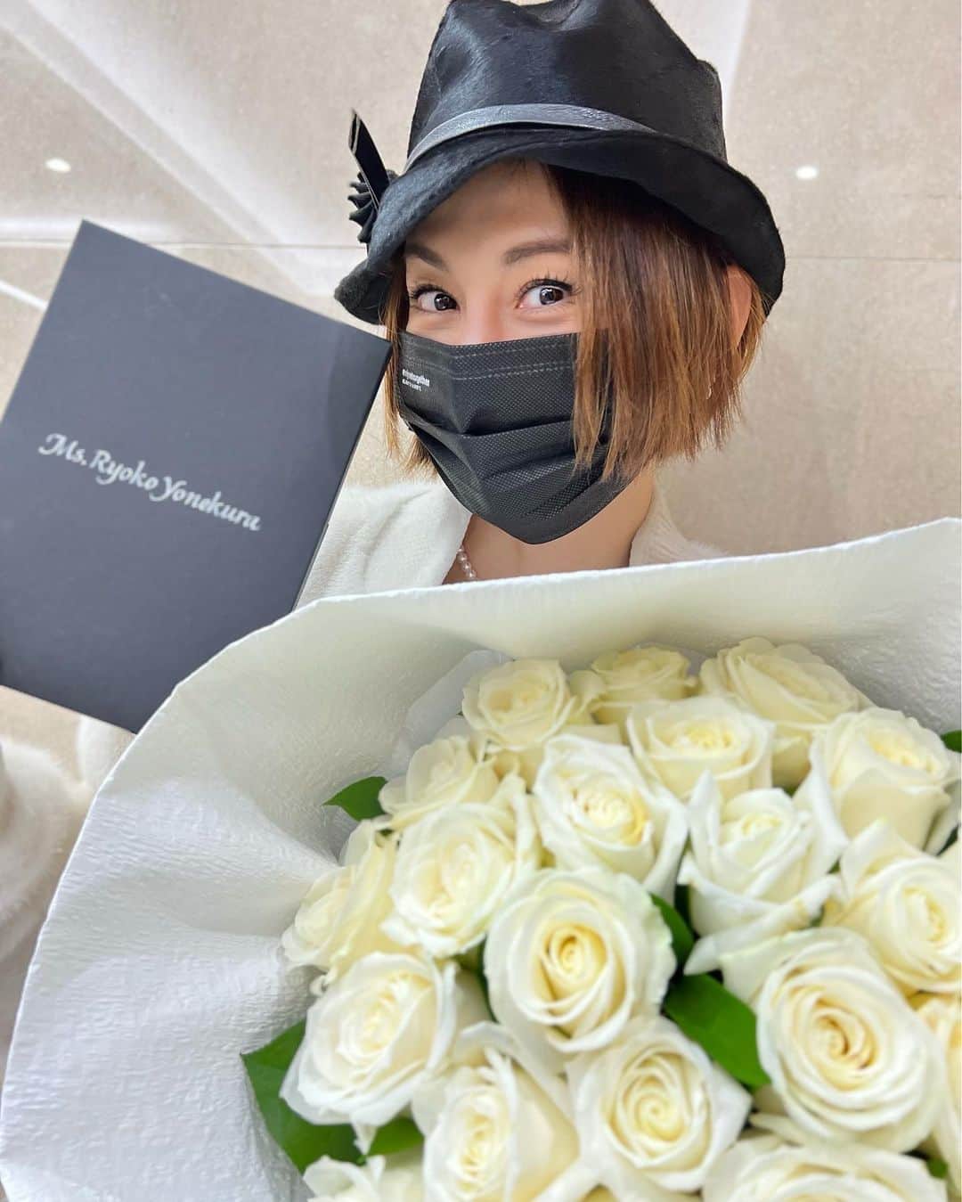 米倉涼子のインスタグラム：「FENDI Couture Spring/Summer 2022 Showが 22:30からFENDI公式サイトfendi.comで ライブ配信されます！ 今回のショーも楽しみ🥰  FENDI Couture Spring/Summer 2022 Show Livestream will take place tonight at 10:30pm. Check it on FENDI official website: fendi.com ! I can hardly wait 🥰  #FENDI #FENDICOUTURE #FENDICOUTURESS22 @fendi @MRKIMJONES」