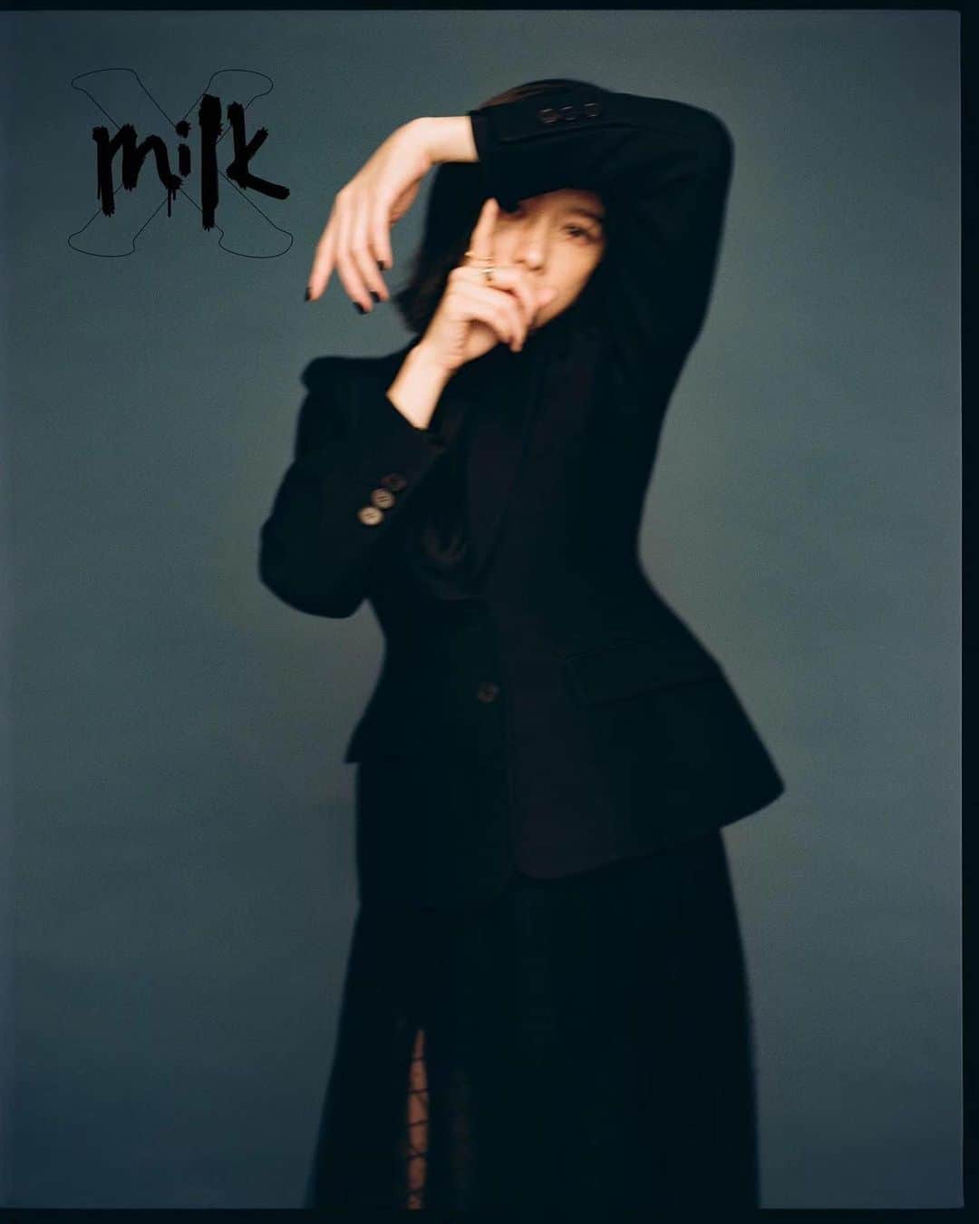 ビビアン・スーさんのインスタグラム写真 - (ビビアン・スーInstagram)「最近一直在回憶裏  來點近照吧🖤  MilkX Dec. Cover 12月封面人物 I MADE AND I MET   #鋼鐵V專訪 https://bit.ly/3DARwpN  @milkxtaiwan #MilkX #MilkXtw #December #CoverStory  #封面人物 #徐若瑄 #VivianHsu #FollowUs #Dior #milkx #milkxtaiwan  #2021decembercoverstory  📷 @yourddoris 💄 @jenny_lin_0418 💇🏻‍♀️ @vast.hair.Sunny 👗 @DIOR #dior」1月27日 19時37分 - vivianhsu.ironv