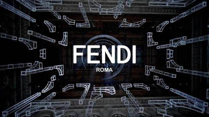 キム・ジョーンズのインスタグラム：「@fendi haute couture 2 30 pm Paris time today @silviaventurinifendi @delfinadelettrez」