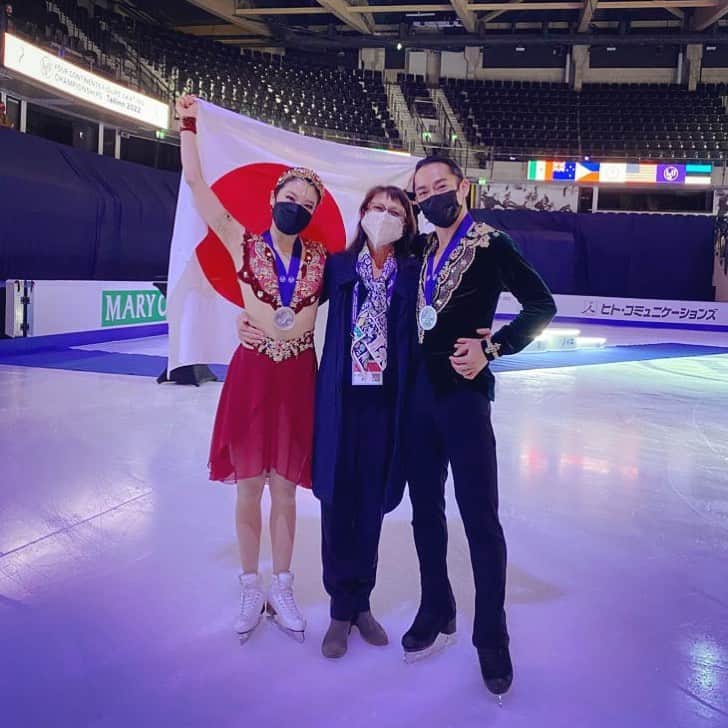 村元哉中のインスタグラム：「2022.1.21 ✨ History made 🥈🇯🇵 A day we will never forget !  Thank you to our team and Tallinn for hosting 4 Continents Championships and making this event possible 🇪🇪 Forever grateful 🙏🏻❤️ @d1sk_t  ⠀⠀⠀⠀⠀⠀⠀⠀⠀⠀ @skycourt50 @matterhornfit @pcp_official.1996  #onlyseegreat #keepgoing #アイスダンス #かなだい #k7d1」