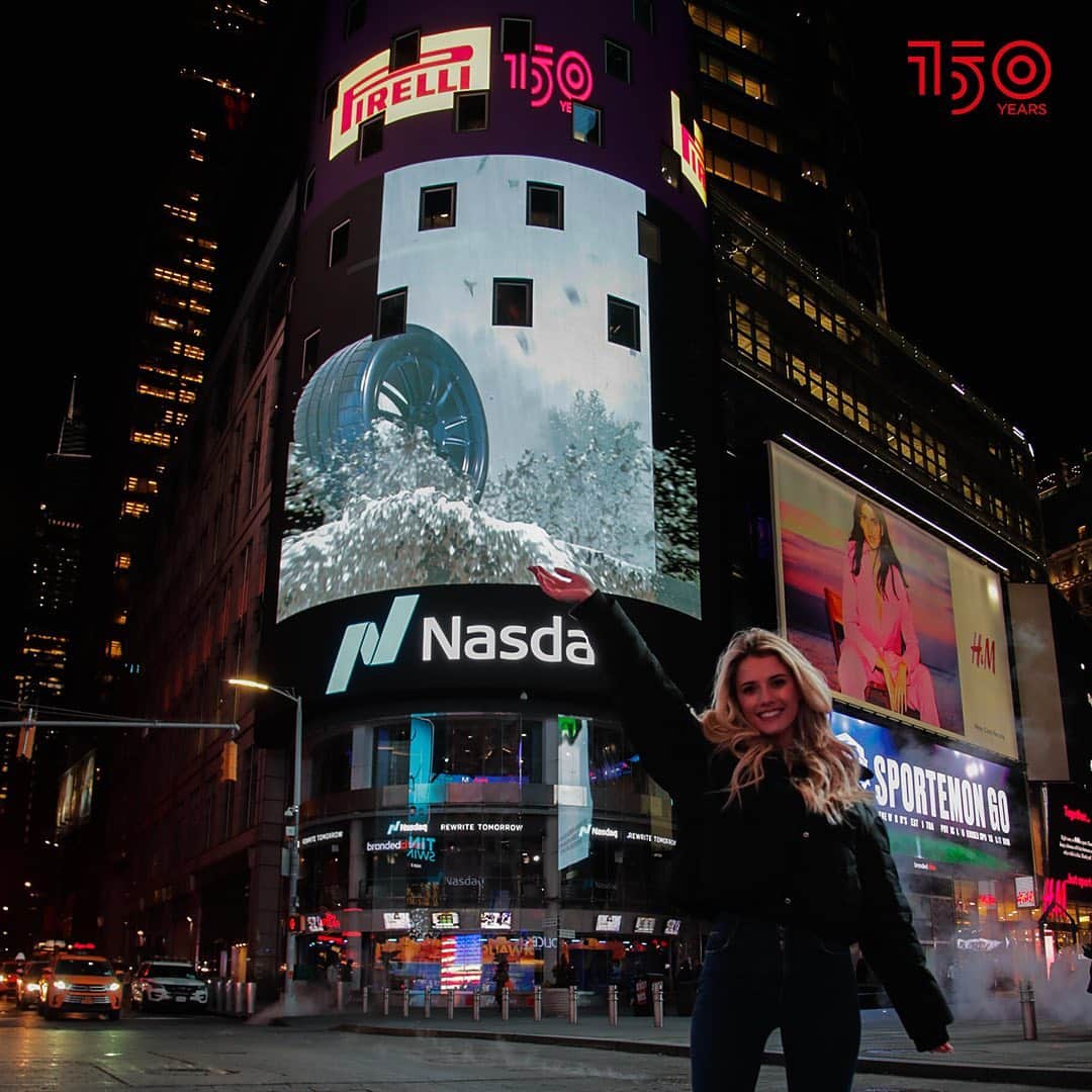 Lindsay Brewerさんのインスタグラム写真 - (Lindsay BrewerInstagram)「New York City joins the celebrations with a Pirelli tyre rolling on the Nasdaq Tower! Happy Birthday Pirelli!  #Pirelli #Pirelli150」1月27日 22時09分 - lindsaymariebrewer