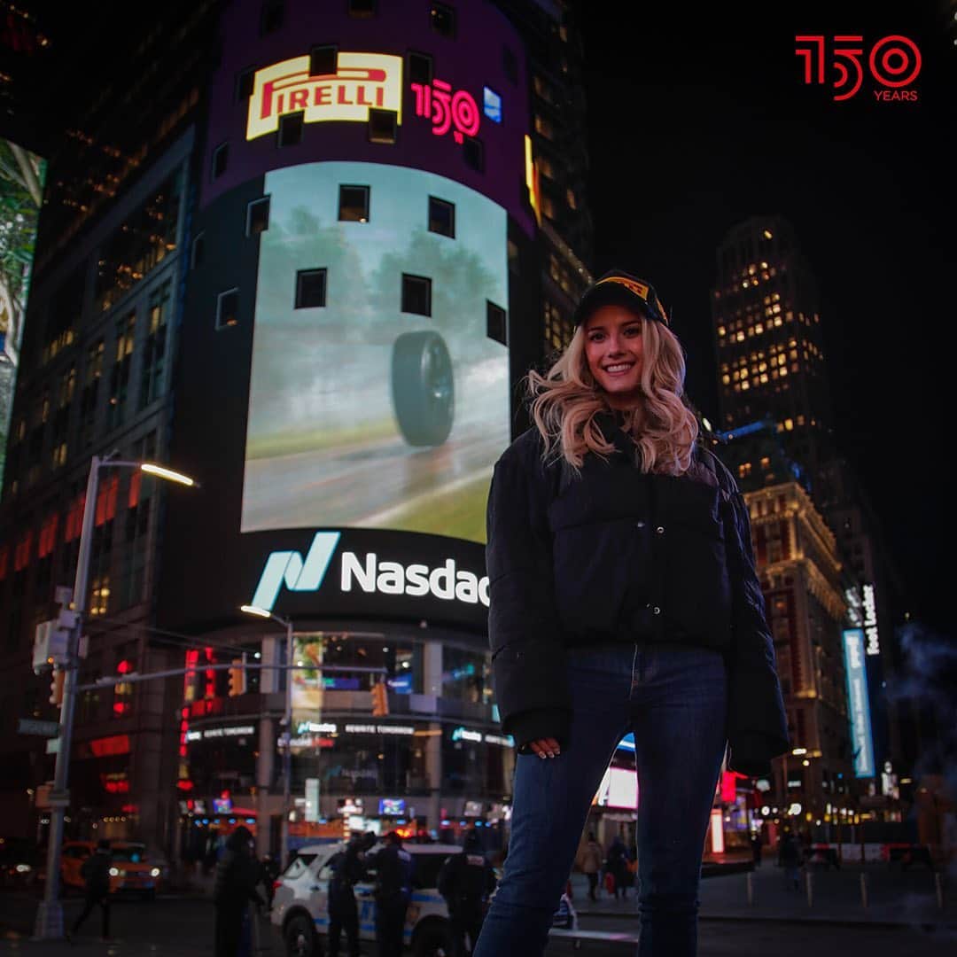 Lindsay Brewerさんのインスタグラム写真 - (Lindsay BrewerInstagram)「New York City joins the celebrations with a Pirelli tyre rolling on the Nasdaq Tower! Happy Birthday Pirelli!  #Pirelli #Pirelli150」1月27日 22時09分 - lindsaymariebrewer