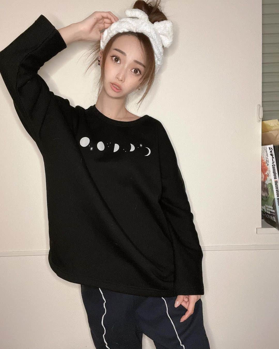 優姫ゆいなさんのインスタグラム写真 - (優姫ゆいなInstagram)「. 5000円以上買うともらえるノベルティのルームウェアが可愛すぎる💙 今発売中のタロットシリーズがモチーフみたい！ 着心地もいい(´,,•з•,,`) でもこのルームウェアは私より似合う人いないかもしれない🤭（くらいしっくりきてるの） . @medistore_official  . #MS_Ambassdor #medistore_ノベルティ」1月27日 22時20分 - yuina_az