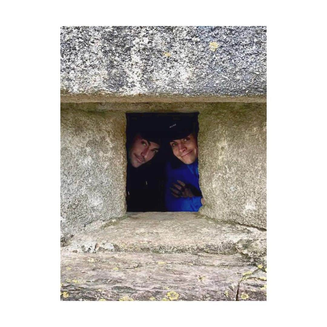 トム・オースティンのインスタグラム：「Happy Birthday to my joint second favourite brother and first most excellent mate  @freddycarter1 🏆🥈 Have an amazing day bruv and please enjoy this photo of us here trapped down a well.」