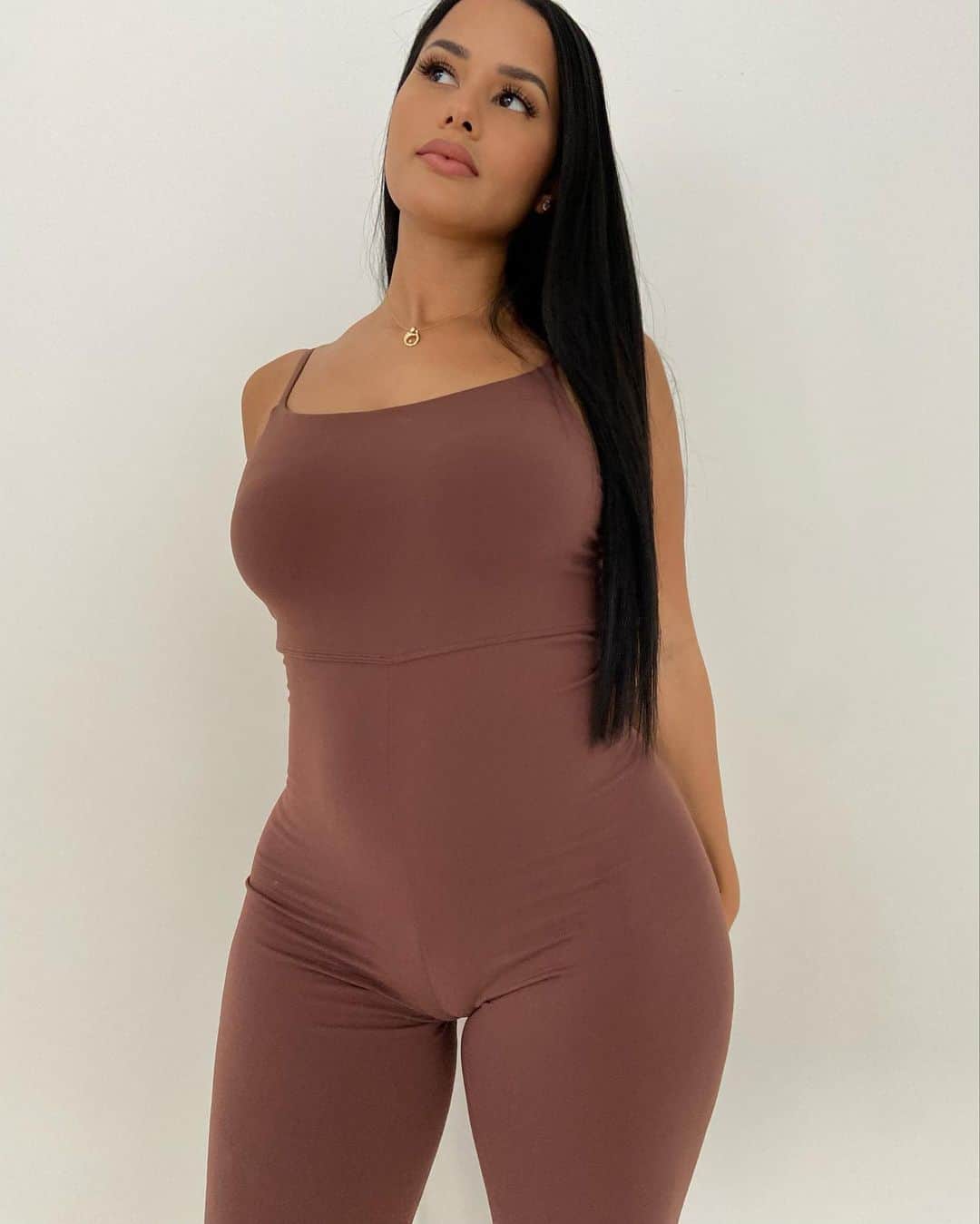 Katya Elise Henryさんのインスタグラム写真 - (Katya Elise HenryInstagram)「she's finally l i v e 😻 the Chocolate Brown KATSUIT from @WBKactive @WBKfit! Flatters & smooths you out. My favorite bodysuit to wear these days 🥺 now with adjustable straps and extra support in the chest! also comes in black & white! 🤎🖤🤍  Link in bio to grab yours before they're gone! www.WBKfit.com」1月27日 22時43分 - katyaelisehenry