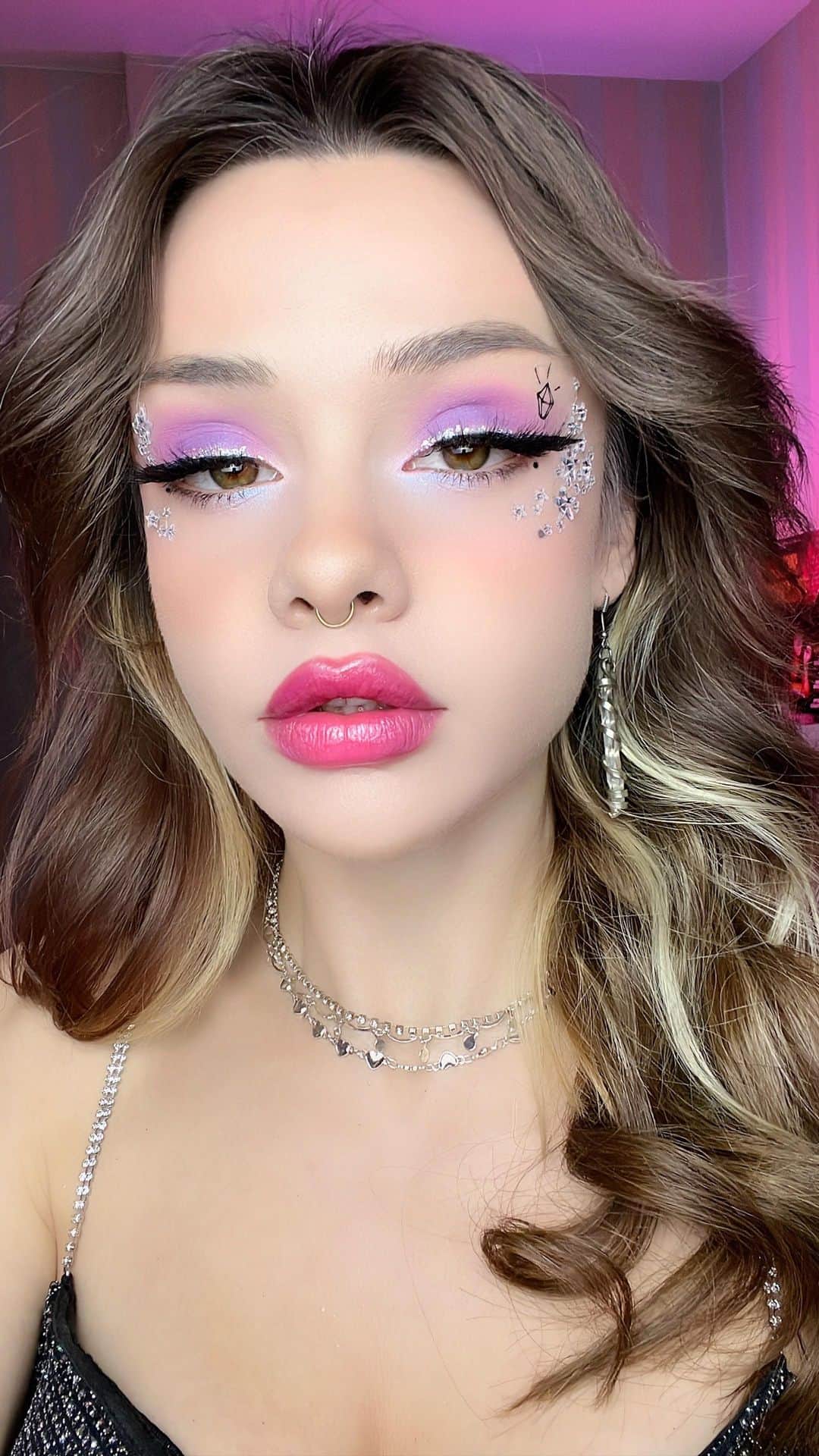 Maria Wayのインスタグラム：「ахахахах  я даже сейчас с пучком сижу 😄   #makeup #makeupideas #makeupvideos #makeupartist #makeuplooks #hairstyle #shorthair #colorhair #hairtips #прически」