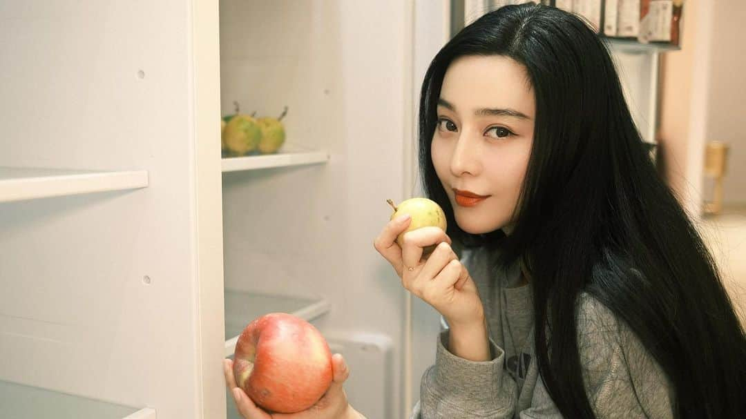 ファン・ビンビンさんのインスタグラム写真 - (ファン・ビンビンInstagram)「Apple or passion fruit?」1月28日 0時16分 - bingbing_fan