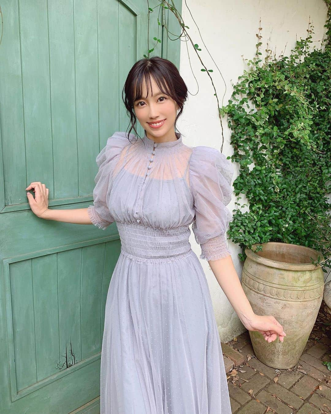 霧島聖子さんのインスタグラム写真 - (霧島聖子Instagram)「写真集で着たドレス👗 こちらはスタイリストさんが用意してくださったのだけど丁度撮影の頃雑誌とかお店で見てて欲しいなーって思ってたものだったから着れて嬉しかった！ 「Party Sisters」発売中✨ kindle版は24ページ増量だそうです！ 紙媒体の方は手元にずっと物として残るものなのでもちろんゲットしてほしいけど、そちらと併せてダウンロード版も読んでいただけたら嬉しいです！  #写真集　#ミスFLASH2021 #オフショット　#ミスFLASH #グランプリ　#光文社　#snidel #dress #onepiece  #ドレス　#ワンピース　#くすみカラー #チュールレース　#fashion #dressy #グラビア」1月28日 1時08分 - seiko_kirishima