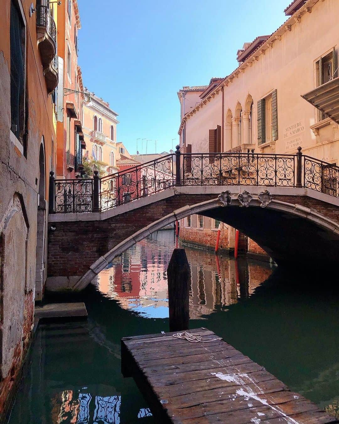 谷山響のインスタグラム：「Venise✴︎  C’est impressionnant que la ville peut être inondée...  #venise #veniceitaly」
