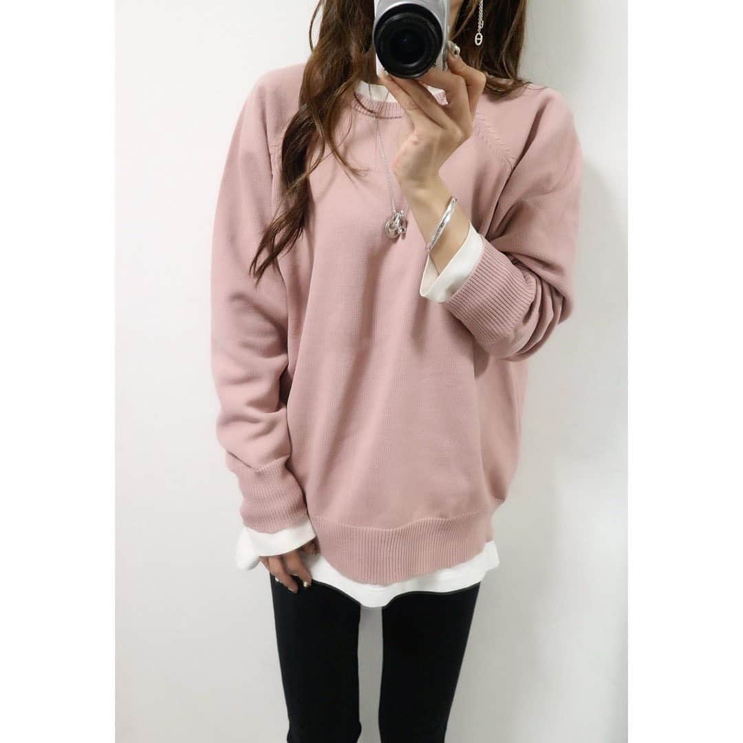 AIRIさんのインスタグラム写真 - (AIRIInstagram)「. 防寒コーデ🌸 . もはや制服化している冬の定番コーデ😂 明るい色のカーディガンで少しずつ春を感じたい所存であります。 . 淡いピンクってあまり得意じゃないんですが、くすんだピンクは大好きで😍 このカーデめちゃくちゃ軽くて、しかも前後2wayで着られる物🥰 . 早く暖かくならないかな🥲 . outer: #thenorthface tops: @classicalelf_official bottom: #uniqlo 数年前 バッグ: chanel pumps: #zara スニーカー: #nike  . #着回しコーデ#デニム#デニムコーデ#カーディガン#カーディガンコーデ#クラシカルエルフ #classicalelf #エルフコーデ #タイアップ#トレンドコーデ#トレンドスタイル#トレンドコーディネート#カーディガン女子#プチプラ#プチプラコーデ#シンプル#カジュアル#カジュアルコーデ#今日のコーデ#今日の服#ママ#ママコーデ#ママファッション#ファッション#コーデ#コーディネート」1月28日 7時17分 - n.airi_taito