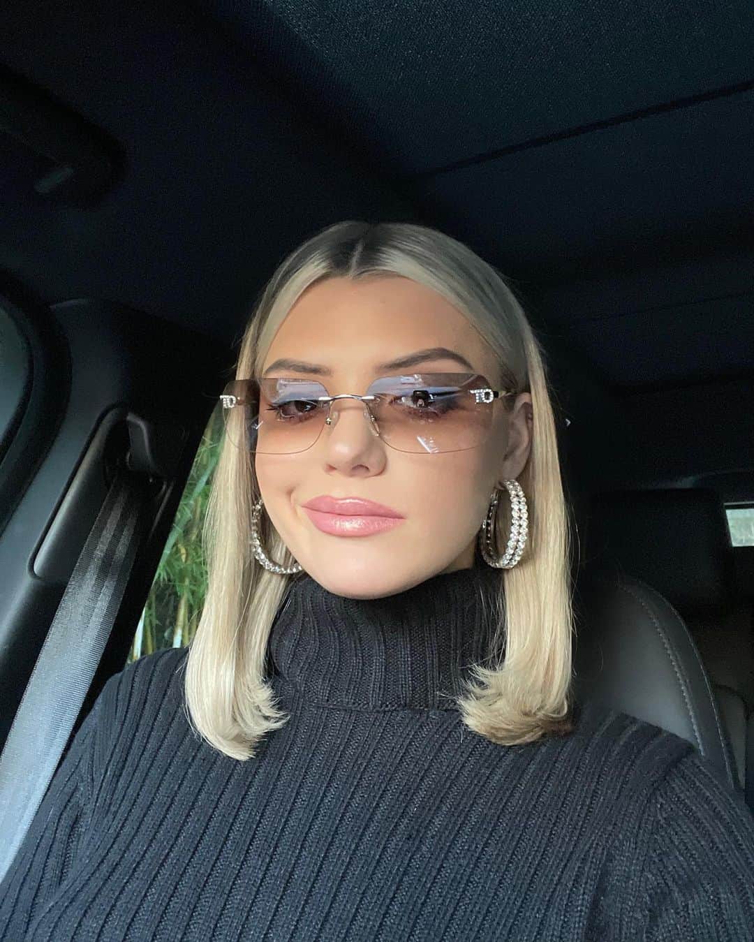 のインスタグラム：「a single mom who works 2 jobs who loves her kids and never stops」