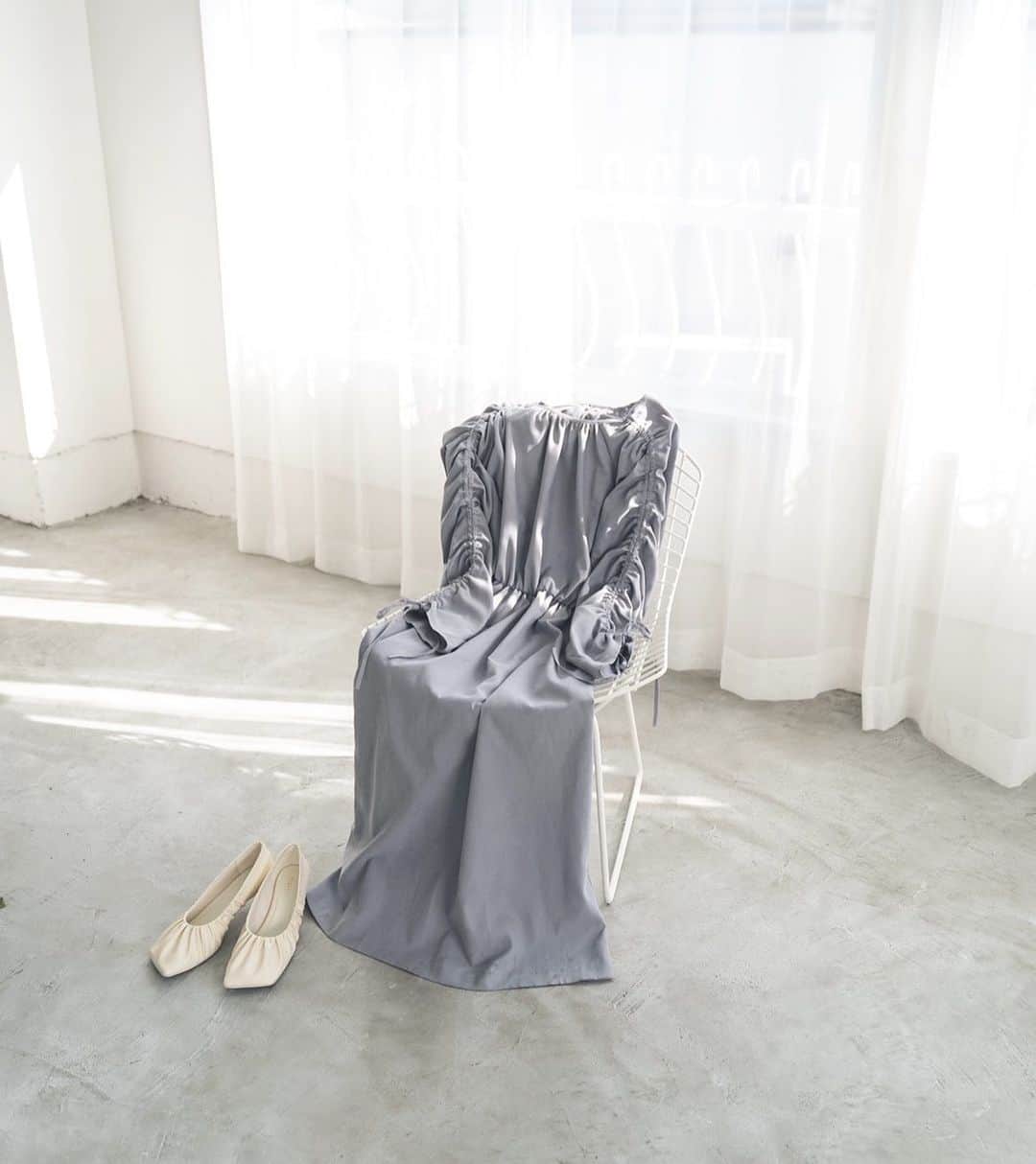 中根麗子さんのインスタグラム写真 - (中根麗子Instagram)「色違いで薄い水色もあります。  @lilidia_official  #lilidia #LILIDIA #reikonakane #dress  #shoes  #ワンピース #リリディア #パンプス」1月28日 15時08分 - reiko_nakane