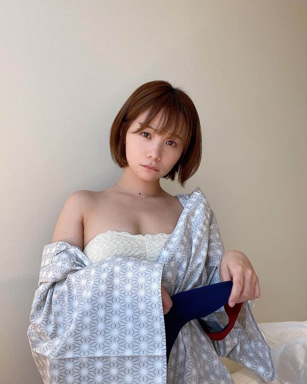 真奈さんのインスタグラム写真 - (真奈Instagram)「おはちら〜  👘 #おはちら　#グラビア」1月28日 11時03分 - manatmnt0116