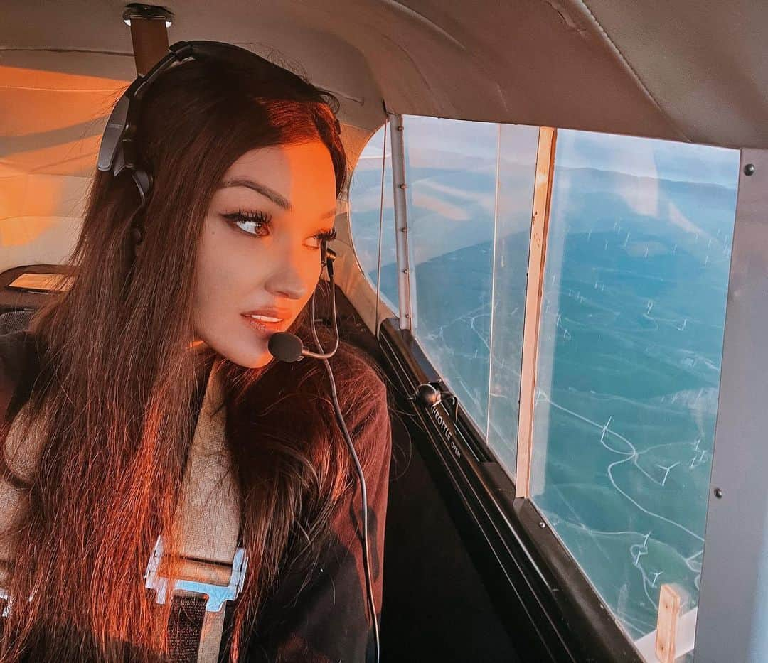 Kristina Bashamのインスタグラム：「Flew the Cub yesterday. I love that plane.」