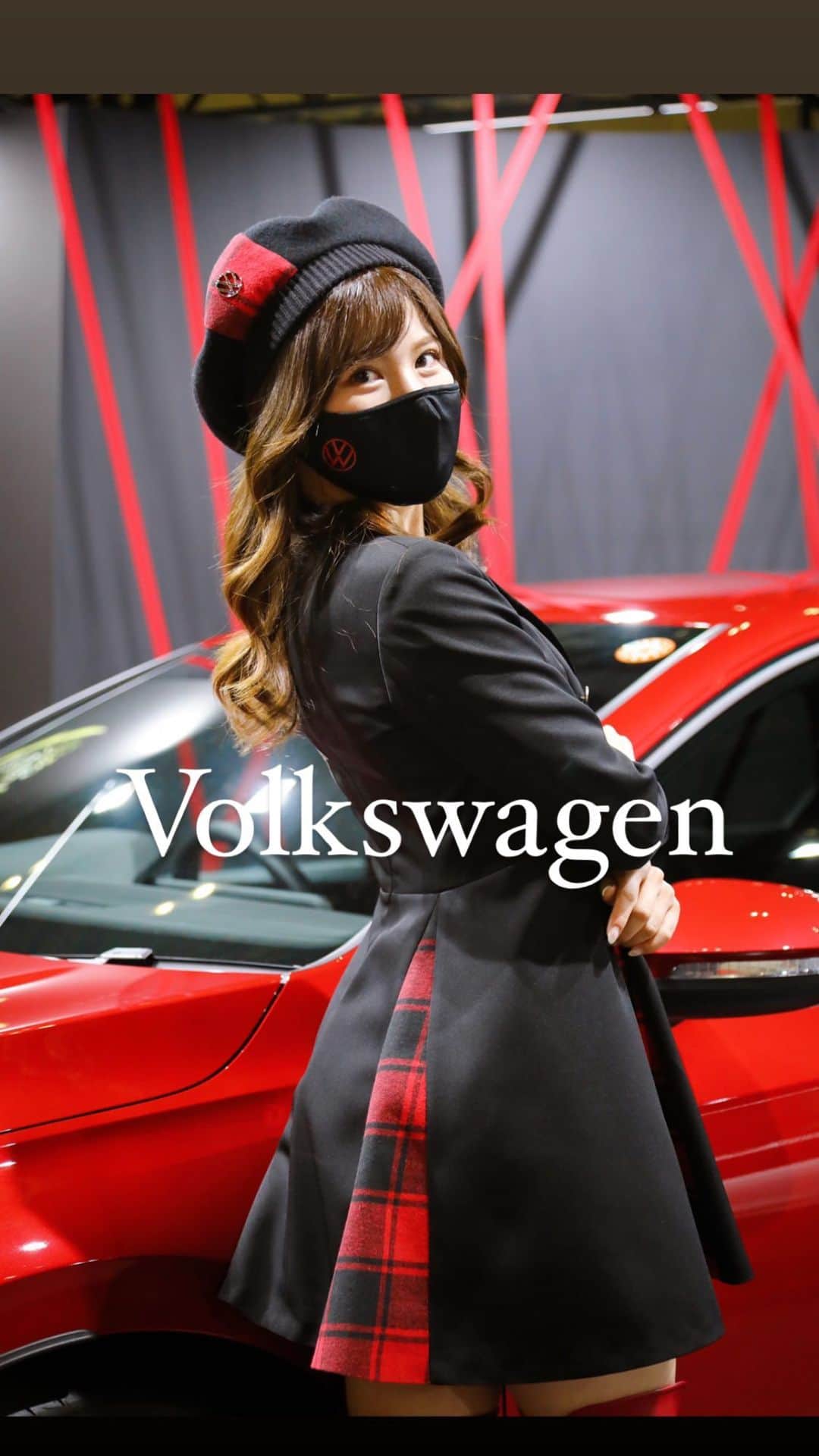 那津あやこのインスタグラム：「TOKYO AUTO SALON 2022オフショット❤️  #TAS2022 #Volkswagen #vw #GTI #Golf #car #東京オートサロン #幕張メッセ #オートサロン」