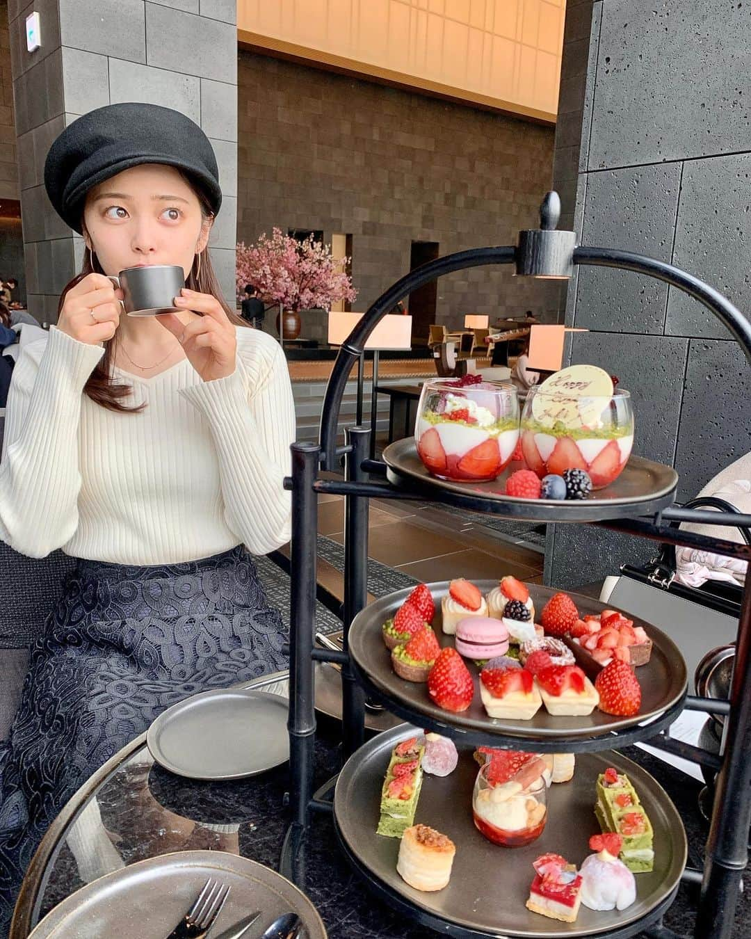 内田侑希のインスタグラム：「いちごが食べたくなる季節💭🍓  (昔の写真)」