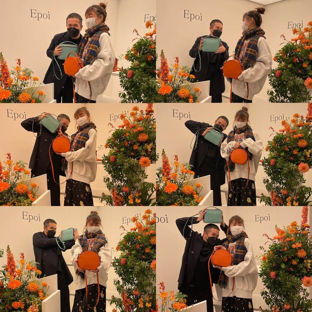 村上佳菜子のインスタグラム：「... 私の大好きな @epoi_official ❤️ . 品があって可愛らしくて でも、シンプルでどの服にも合うのだ。 バックは、毎日変える派だから 楽しみたい❤️  大好きmercyちゃんと共に❤️ . . #epoi #バック @ponpon_marcy 🧣 @mackintoshofficial  👚 @littlesunnybitestyle  👗 @amerivintage  👡 @zara」