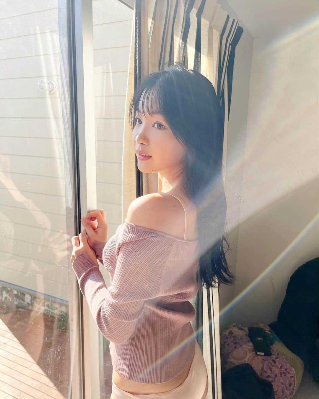 のインスタグラム：「STRiKE!オフショット☺︎ ・ ・ お天気にも恵まれて素敵に撮って頂きました✨まだの方はぜひゲットしてください💌🌷 ・ ・ ・  #model #아이돌 #swimsuit #日本的 #泳衣 #asian #水着 #粉我」