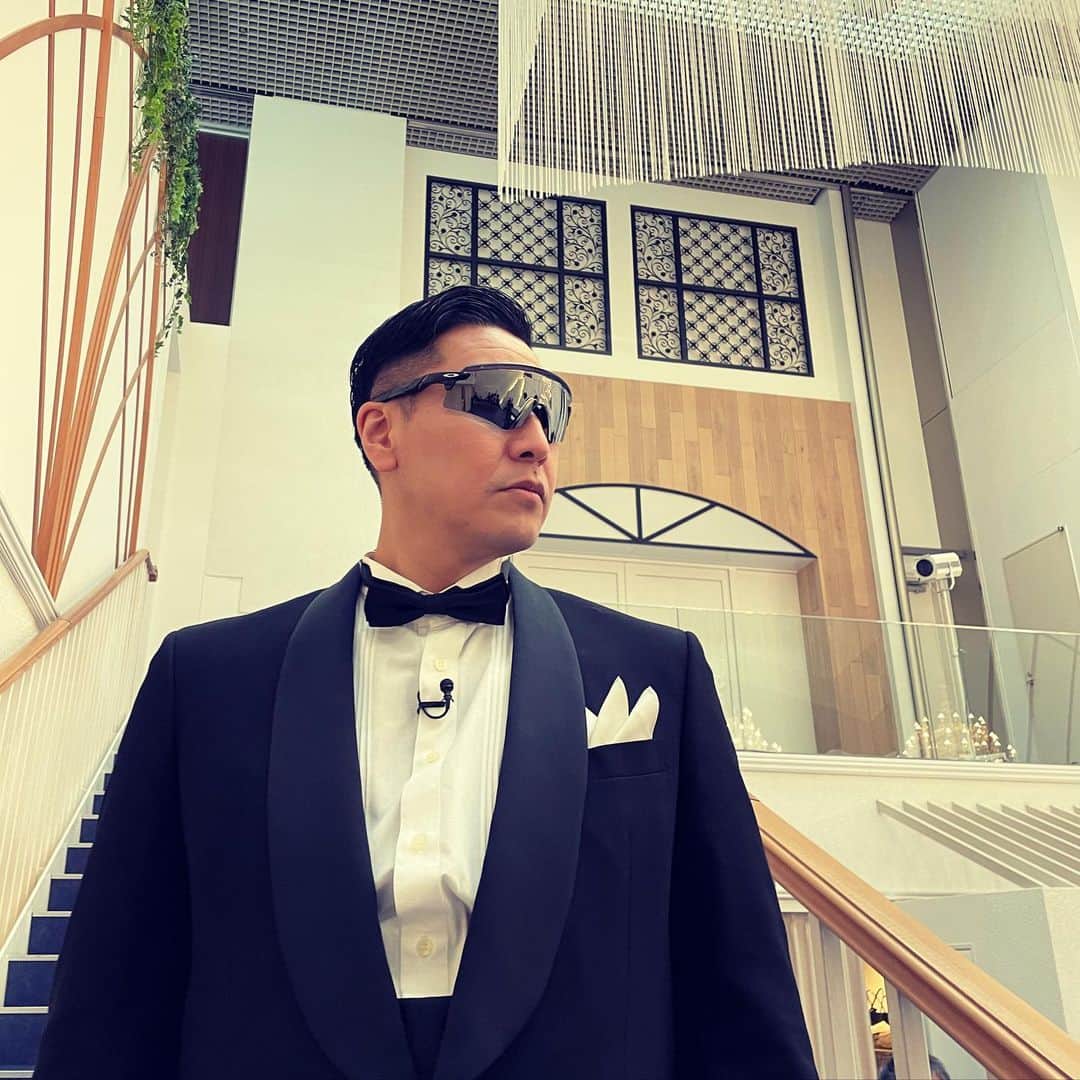 長田庄平のインスタグラム：「相方からの誕生日プレゼント  車に乗った時用と言われました  #oakley #サングラス #スポーツ用 #チョコレートプラネット」