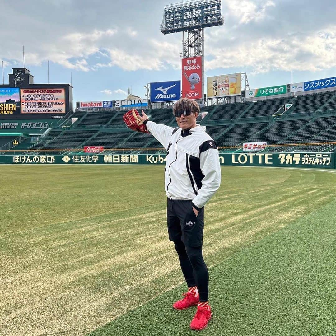 阪神タイガースさんのインスタグラム写真 - (阪神タイガースInstagram)「糸井選手が自主トレを公開しました！ その後、インタビューを受け意気込みを語りました！  #糸井嘉男 選手 #自主トレ公開 #阪神タイガース #イチにカケル！」1月28日 17時01分 - hanshintigers_official