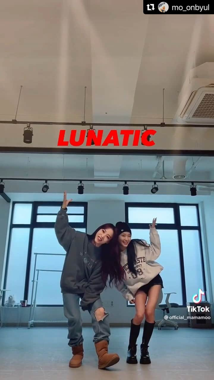 チョンハのインスタグラム：「#Repost @mo_onbyul  ・・・ LUNATIC (with 청하) #moonbyul#문별  #청하#chungha #lunaticchallenge#lunatic #루나틱챌린지  고마워 청하야❤️‍🔥」