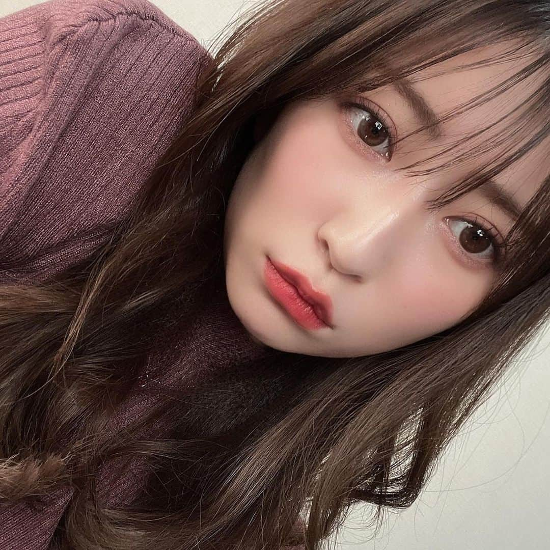 吉田朱里さんのインスタグラム写真 - (吉田朱里Instagram)「今日あげた動画のメイクとコスメはこちらです🤍✌️ お待たせしてごめんなさい🤣  二重幅を広げる裏技、涙袋を盛る！新しいテクニックいっぱい紹介してます！！ コスメ一式は3枚目に載せました！  プロフィール欄のURLから是非動画をチェックしてくださいね☺️  #メイク動画 #ピンクメイク #コスメ #コスメ紹介 #youtube #アカリンの女子力動画」1月28日 19時05分 - _yoshida_akari