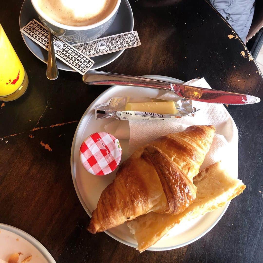 大野いとさんのインスタグラム写真 - (大野いとInstagram)「前にパリで食べた朝ごはん。#🥐 クロワッサン定期的に食べたくなる~~ #いとのぱん」1月28日 19時21分 - ohno_ito