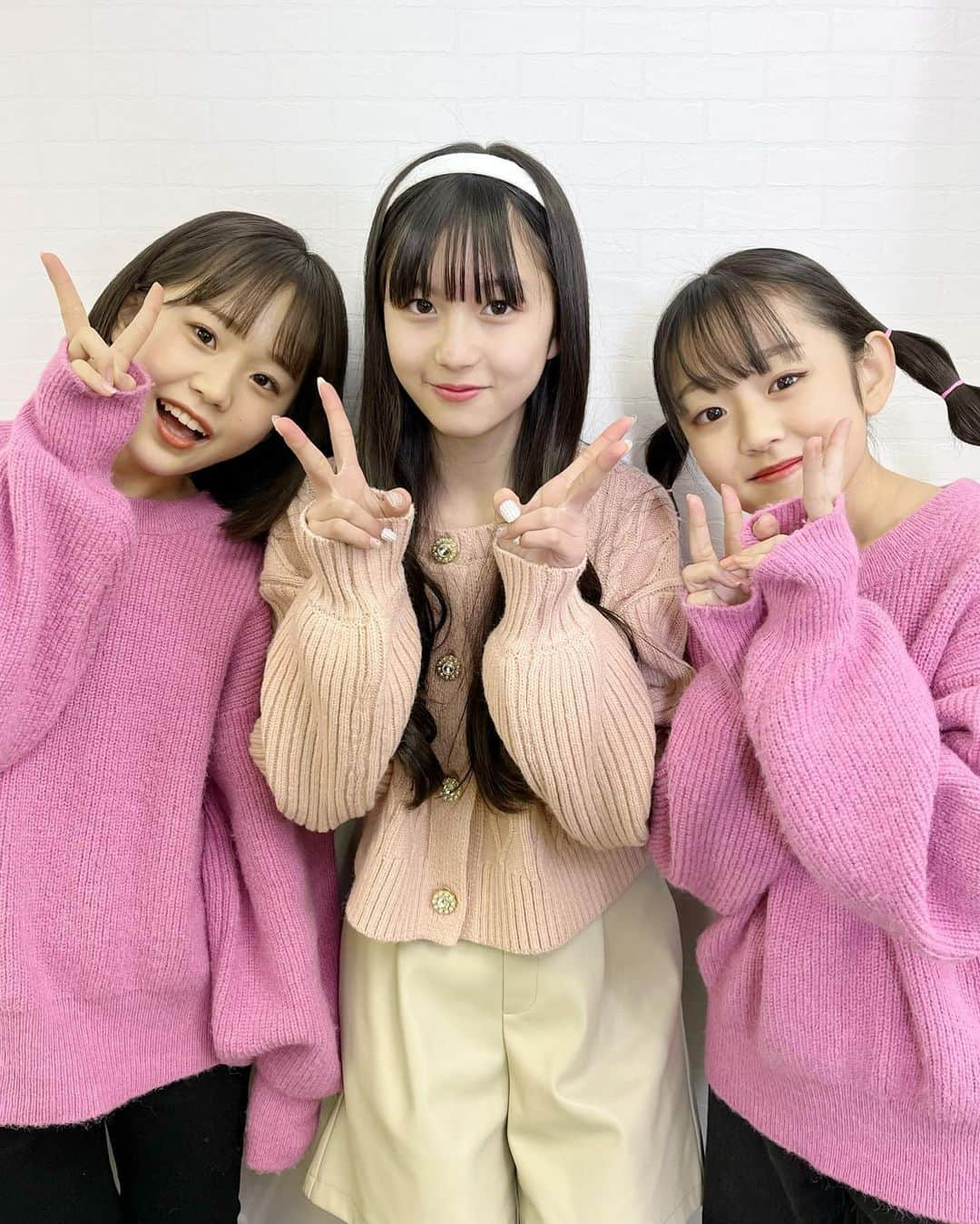 さやりささんのインスタグラム写真 - (さやりさInstagram)「2022/01/28｛さや  今日のYouTubeははづきちゃんとのコラボ動画💗  さやりさチャンネルでは筆箱紹介➰ はづきちゃんのチャンネルでは日本語禁止のゲーム🤣 うちらの英語力それはもうすごいものだったよww  パイセンの筆箱キレイすぎた🥲🌀 もうすぐ中学だから参考になった➰！  みんな学校お休みになったりした？  ：：：：：：：：：：：：：：：：：：：：：：：：  ＊Instagram ｛さや @sayaninyo.insta ｛りさ @risanico.insta   ＊YouTube さやりさチャンネル ｛まいにち 16:00~ 19:00~  ＊TikTok ｛sayarisa_tiktok｛sayaninyo.tiktok  ＊Twitter  ｛sayarisa_tweet  ：：：：：：：：：：：：：：：：：：：：：：：：  #youtube #ユーチューブ #コラボ #さやりさチャンネル #クラージュ  #クラージュキッズ #クリエイター   ：：：：：：：：：：：：：：：：：：：：：：：：」1月28日 19時32分 - sayarisa.insta