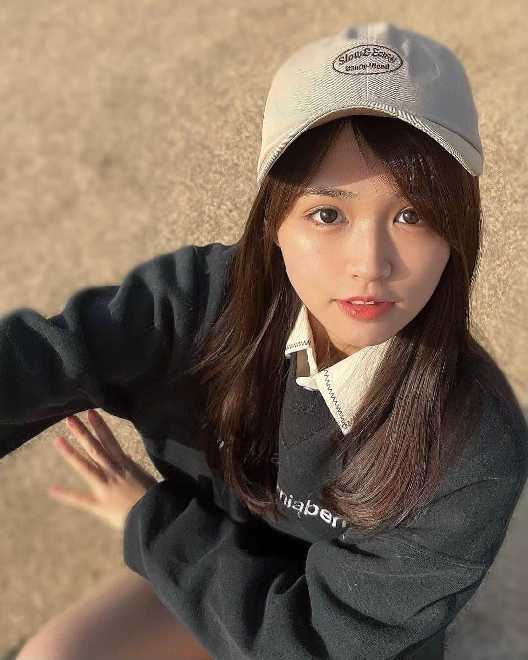 のインスタグラム：「安心してください！履いてますよ！  #russellathletic #キャップコーデ #カジュアルファッション #日向ぼっこ」